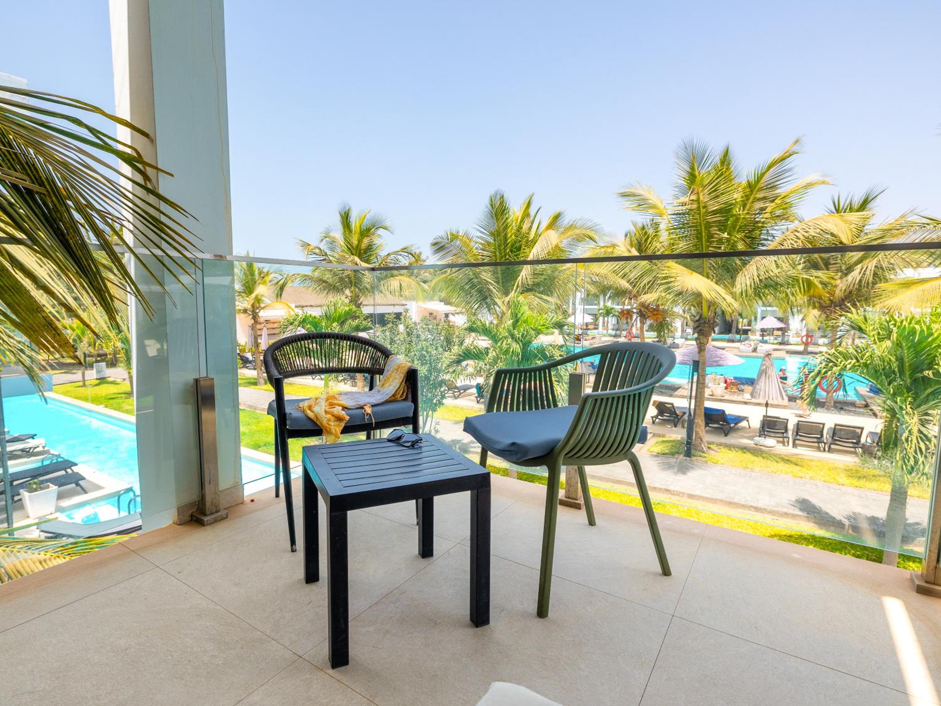 Double Room with Pool View - Photo 3