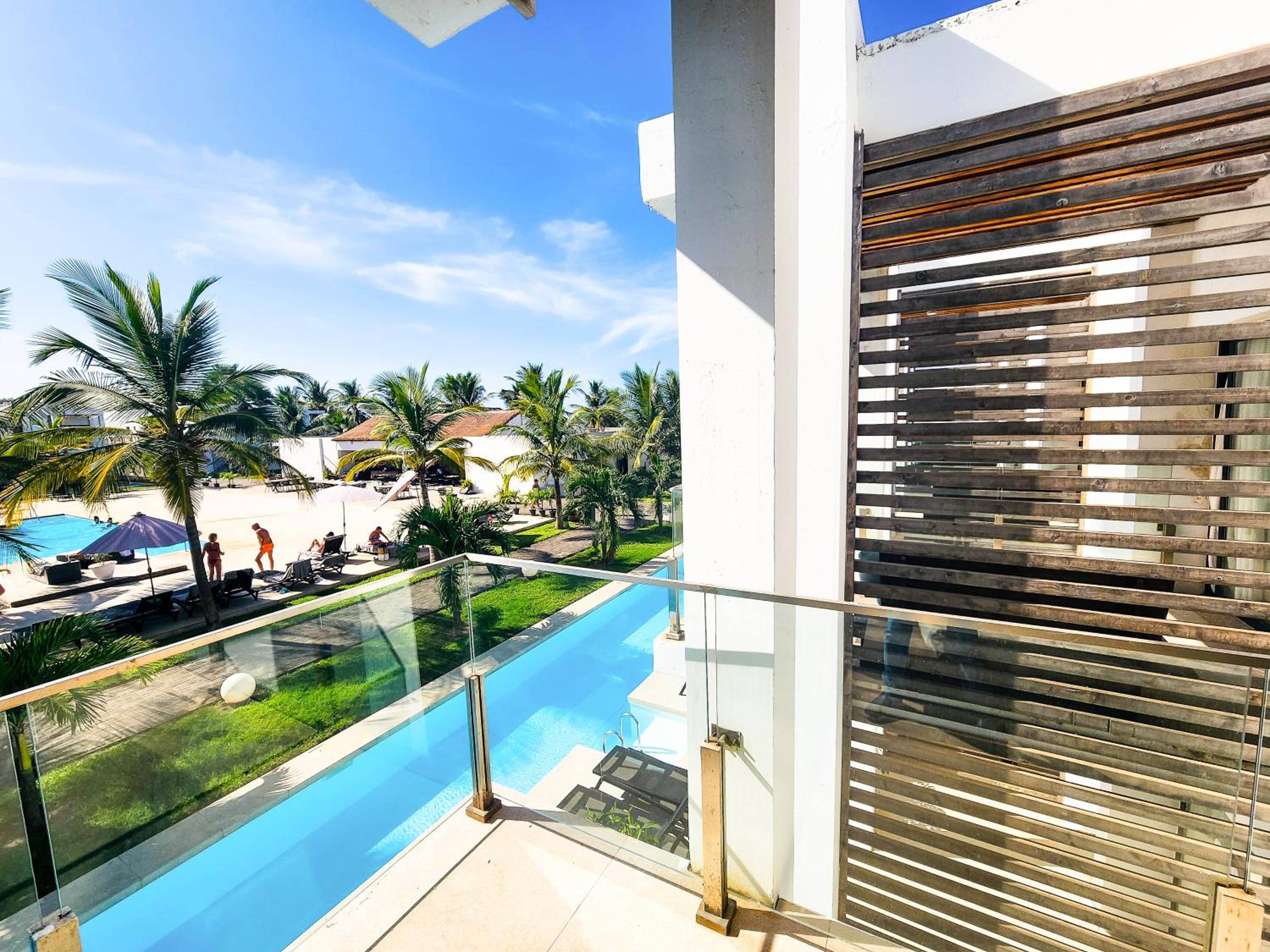 Double Room with Pool View - Photo 1