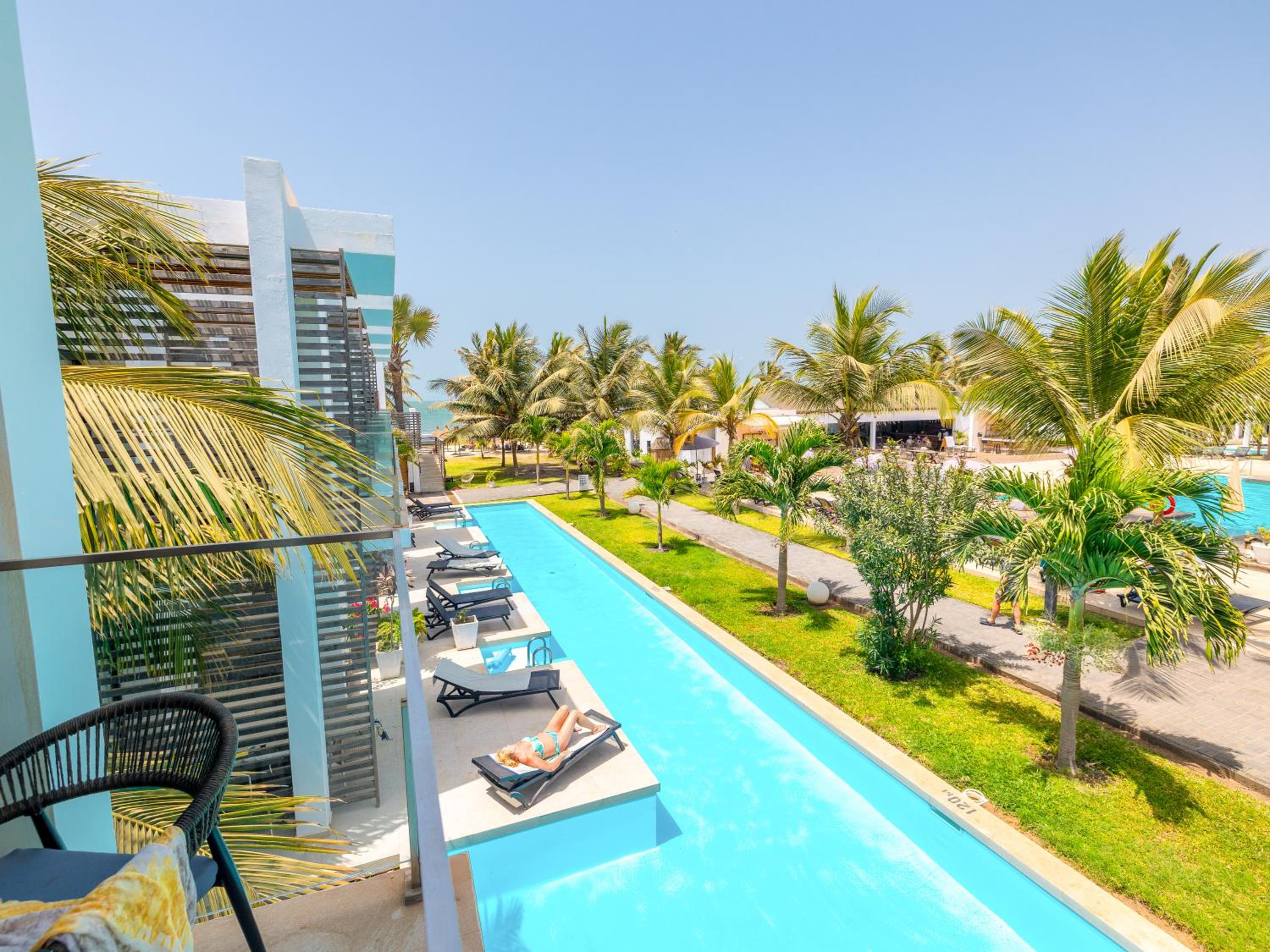 Double Room with Pool View - Photo 11