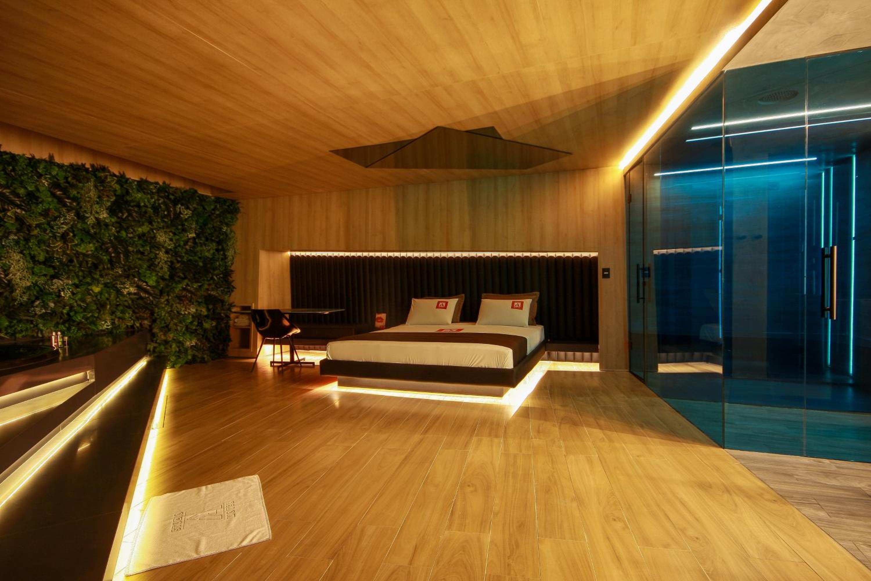 Suite with Hot Tub