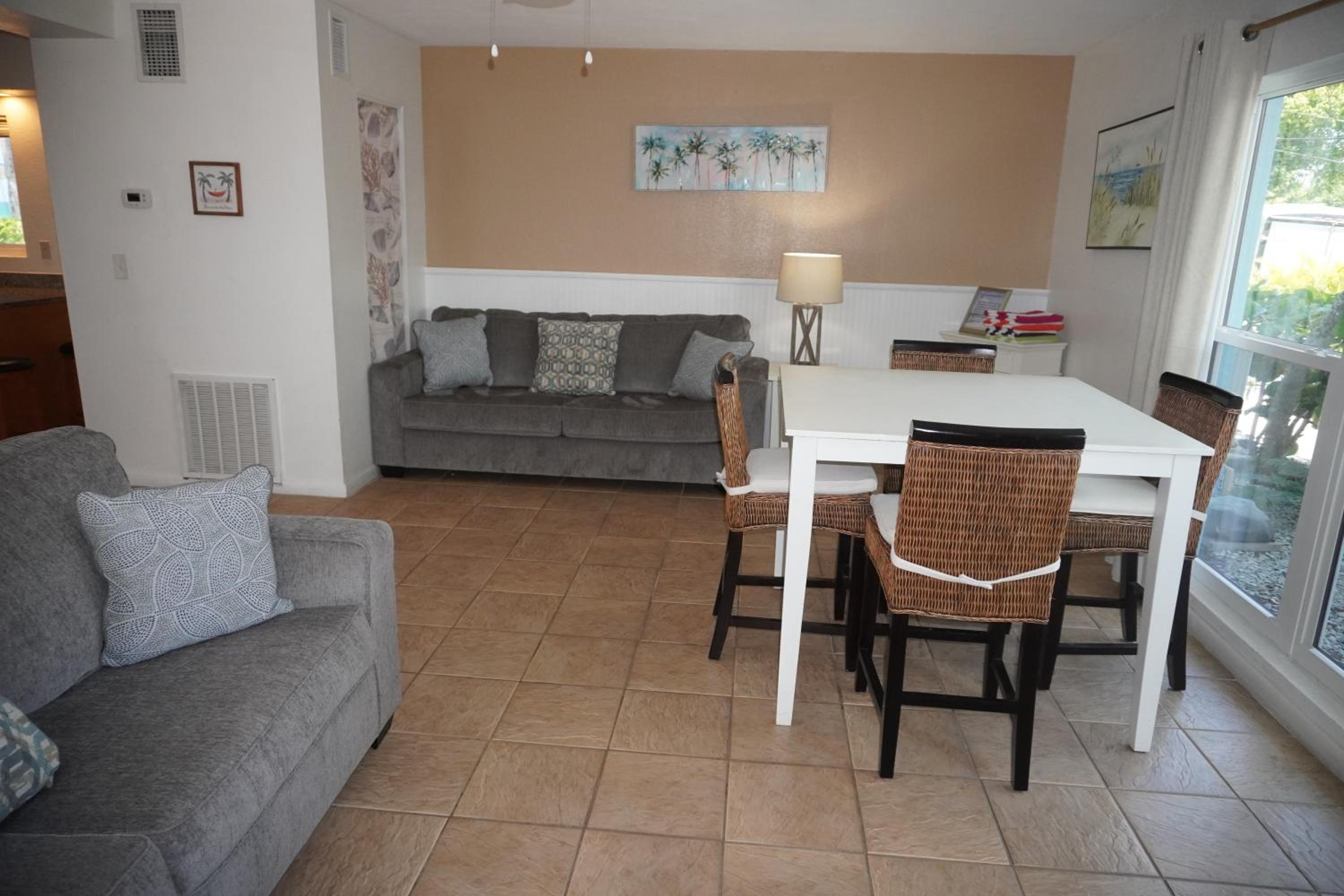 Deluxe Queen Suite With Full Kitchen - Non Smoking photo 2