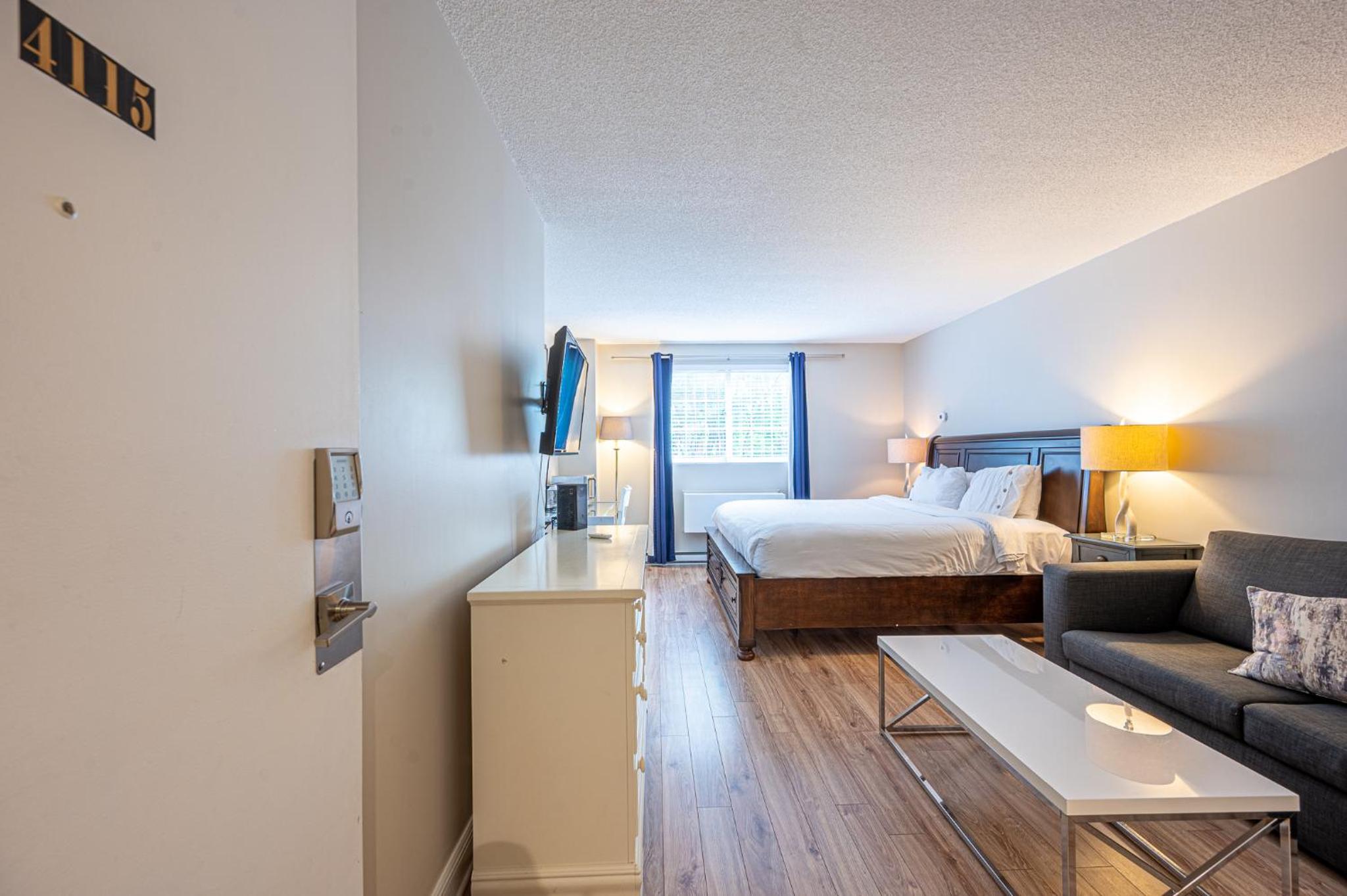Deluxe King Room photo 1