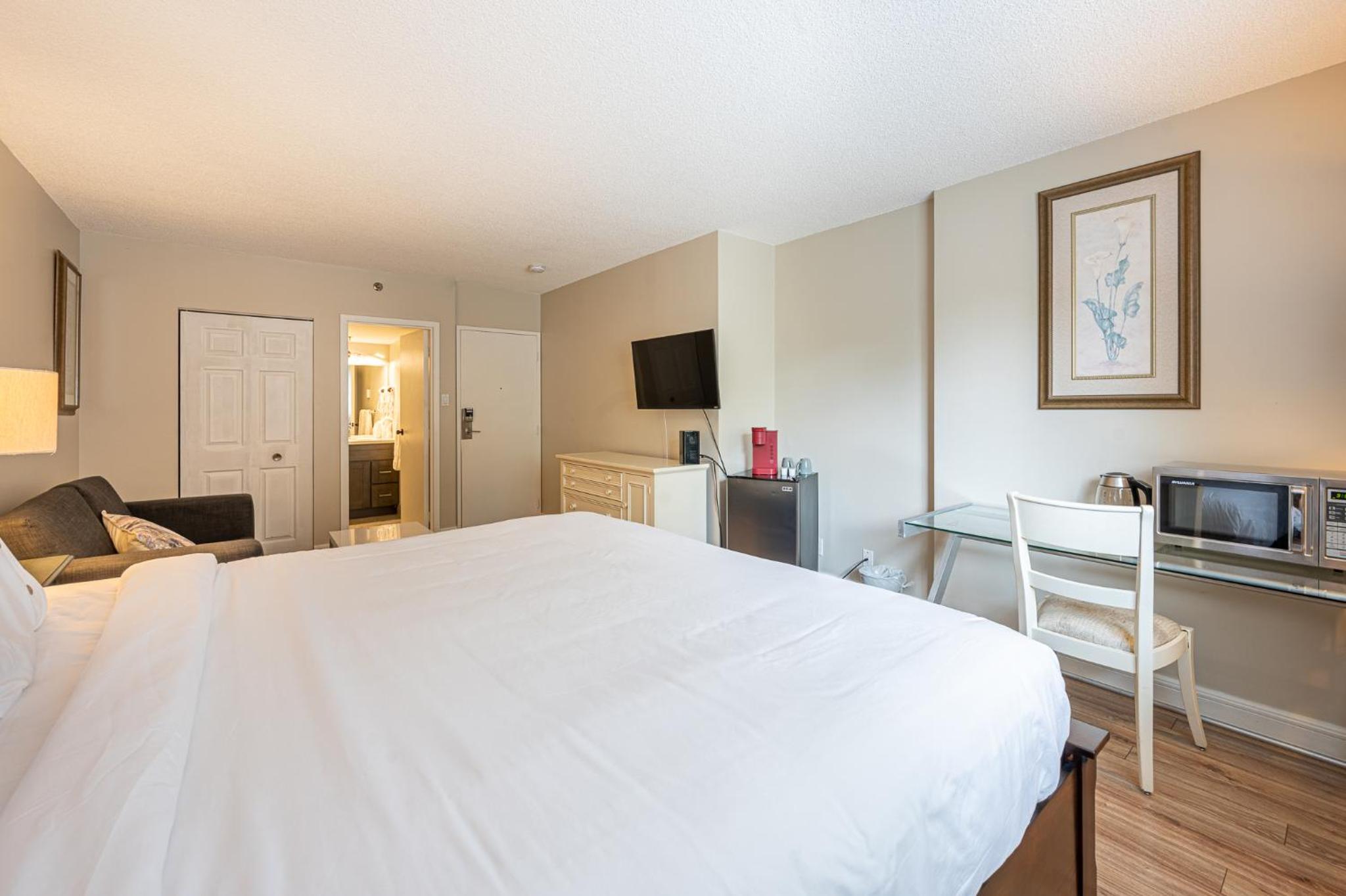 Deluxe King Room photo 2