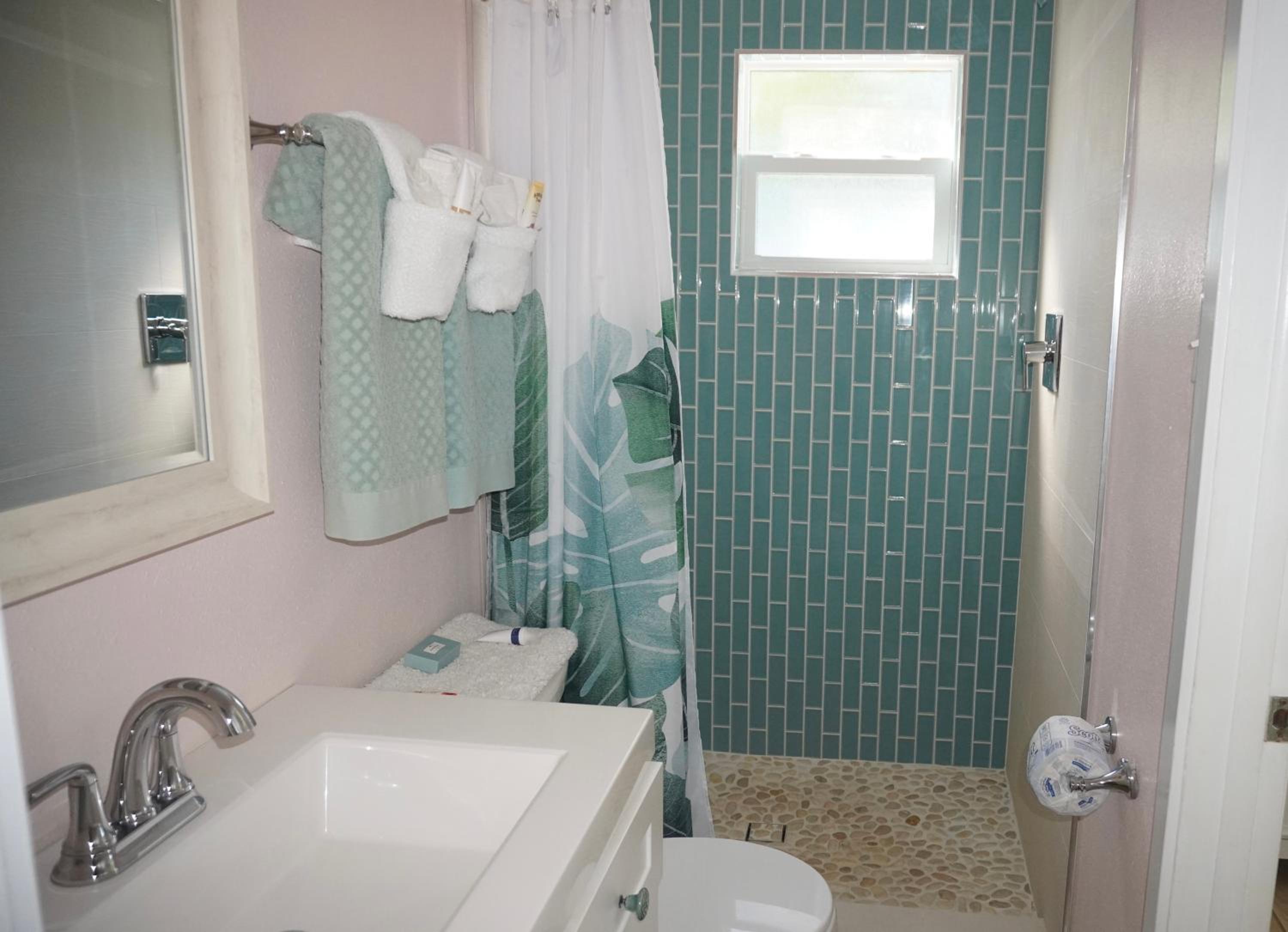 Queen Room With Garden View - Non Smoking photo 3