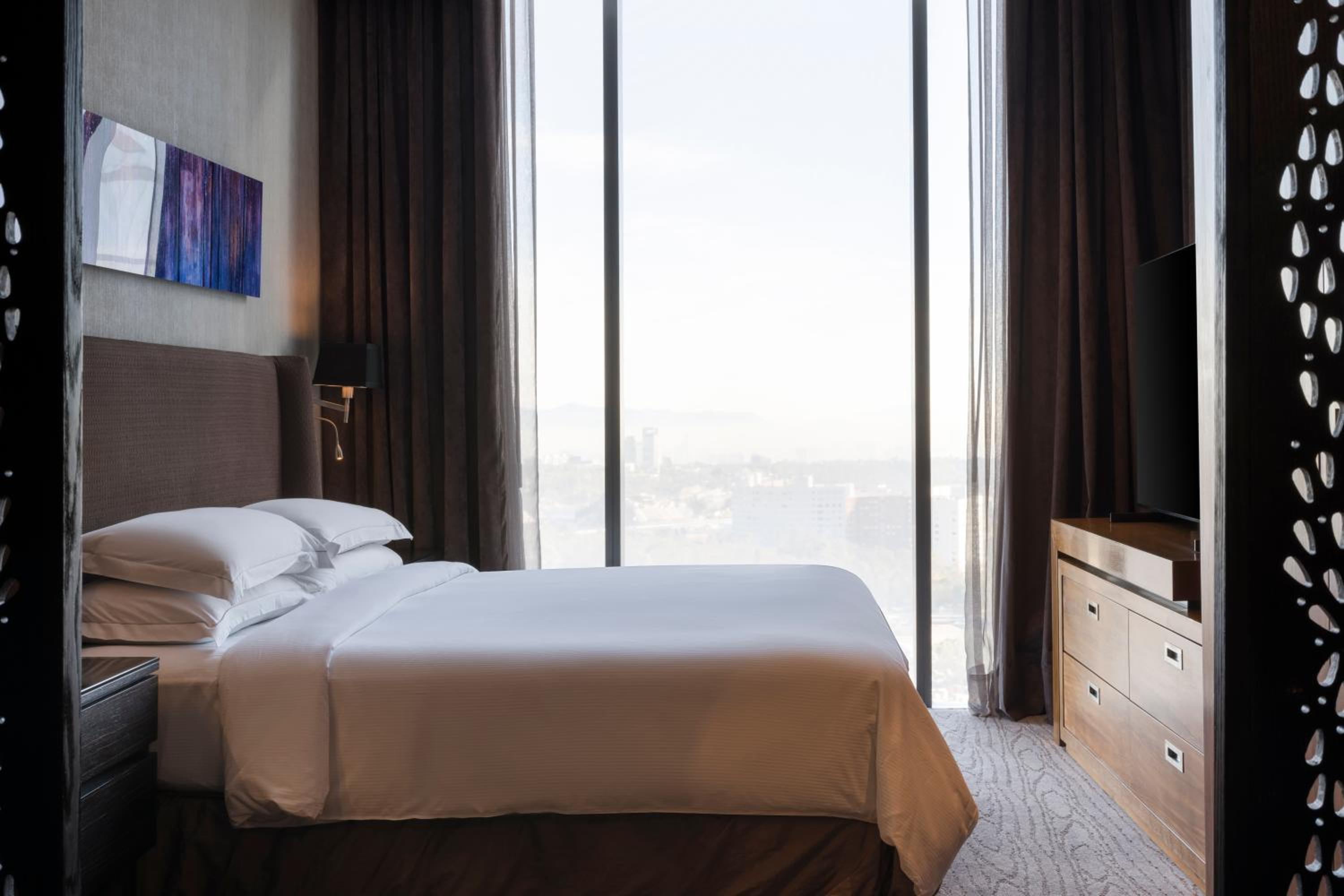 One-Bedroom King Suite