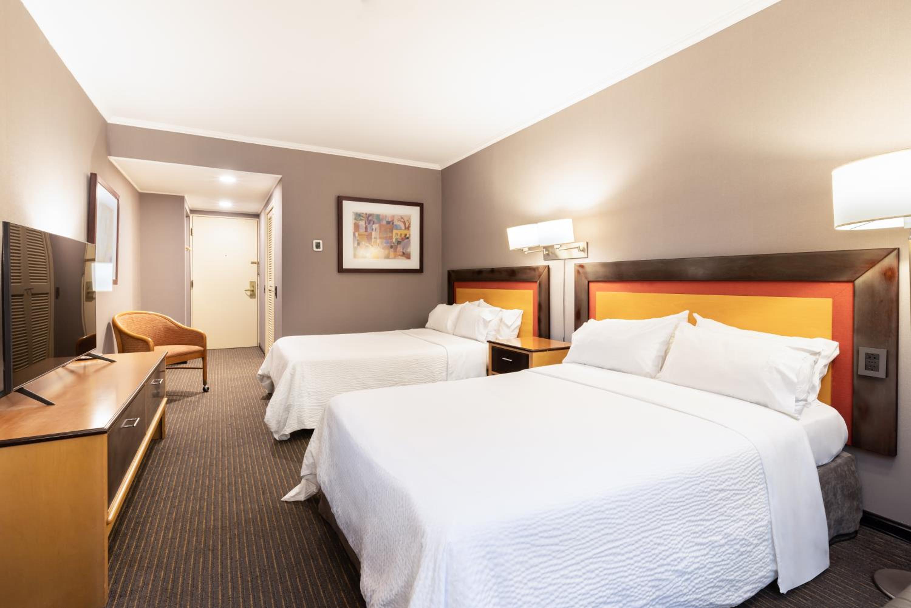 Standard Queen Room with Two Queen Beds and Extra Floor Space thumbnail 6