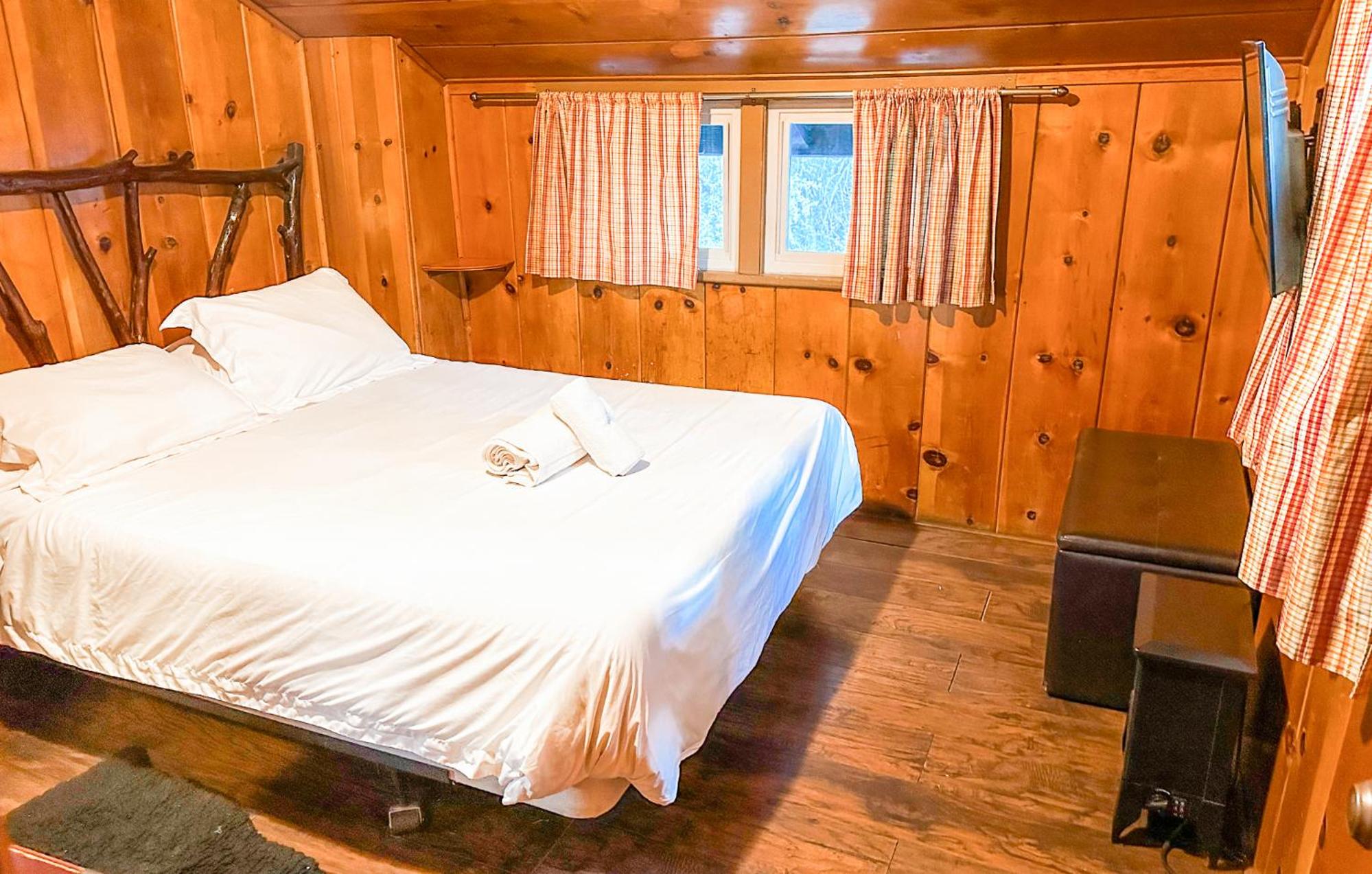 Seven-Bedroom House photo 2