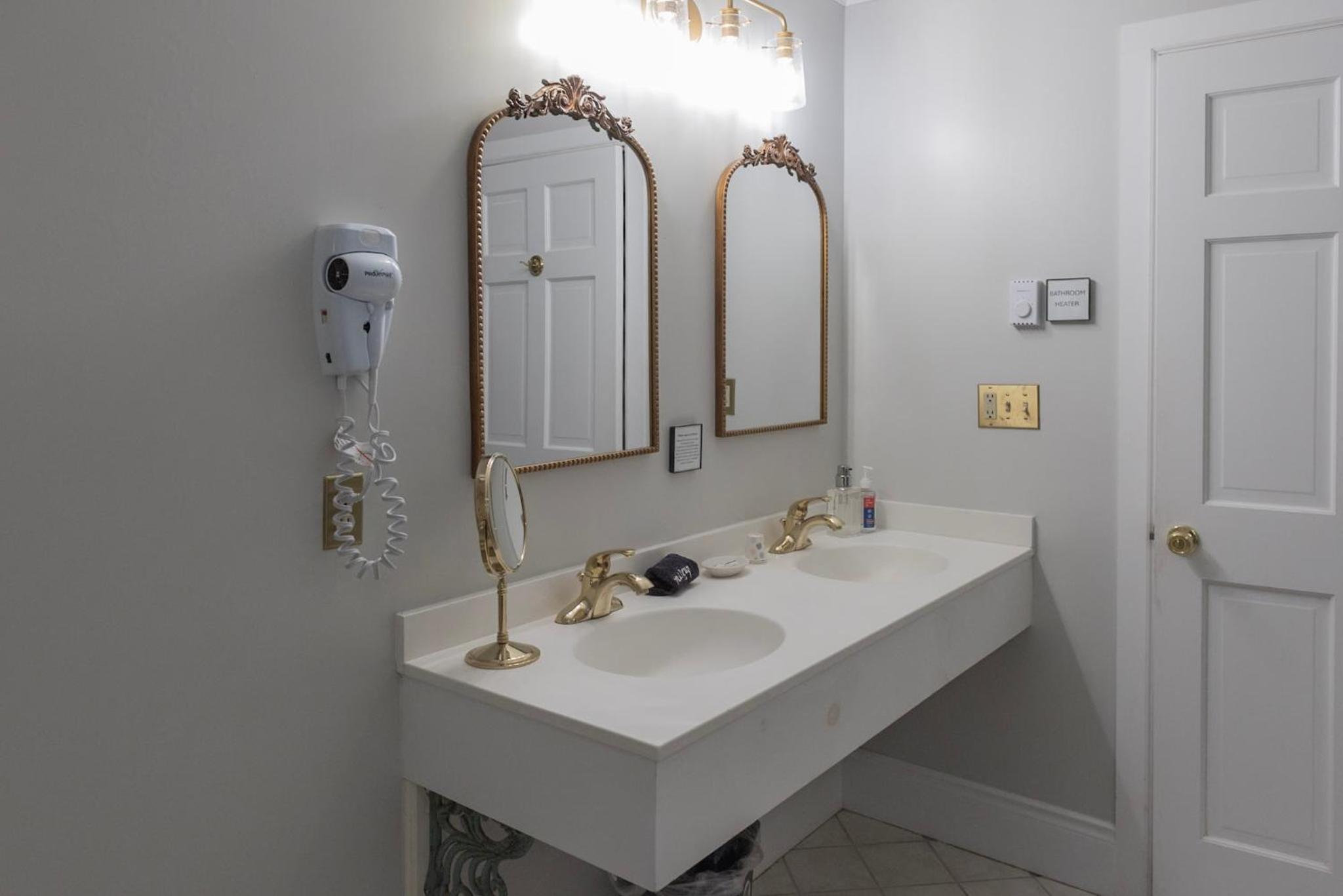 King Suite - Photo 4