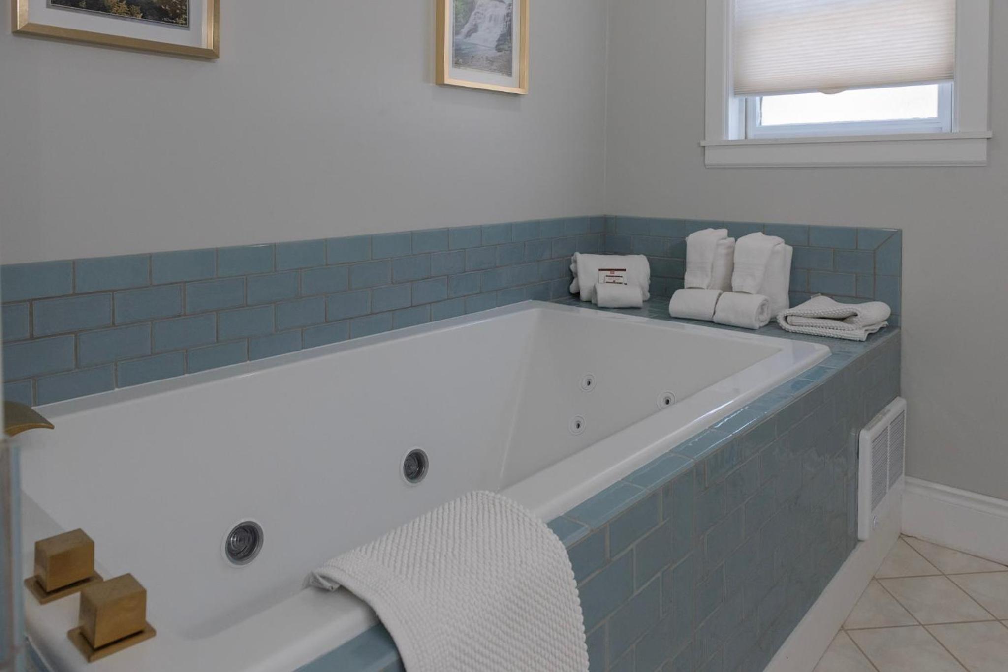 King Suite - Photo 6