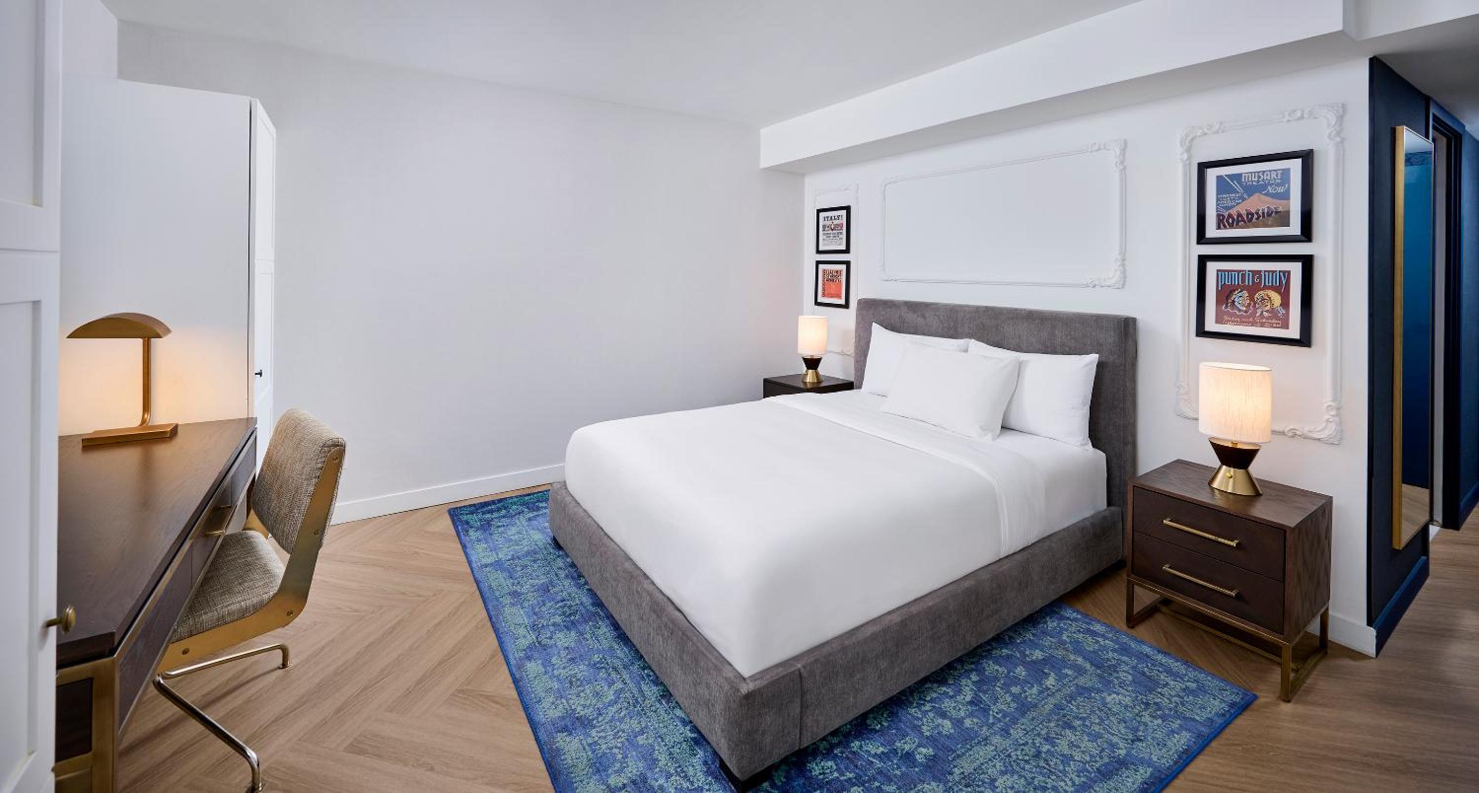 Queen Suite - Photo 1