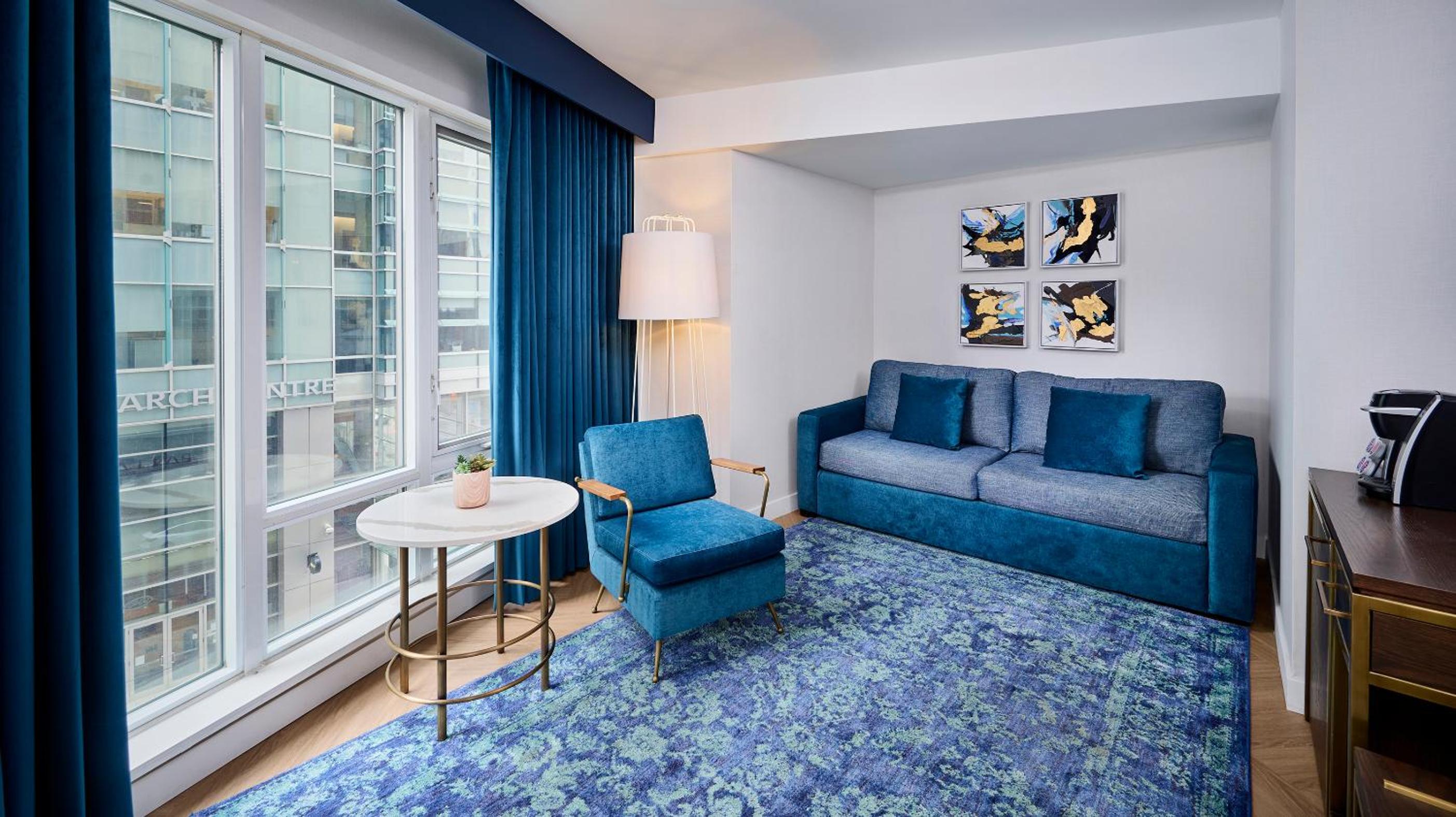 Queen Suite - Photo 2