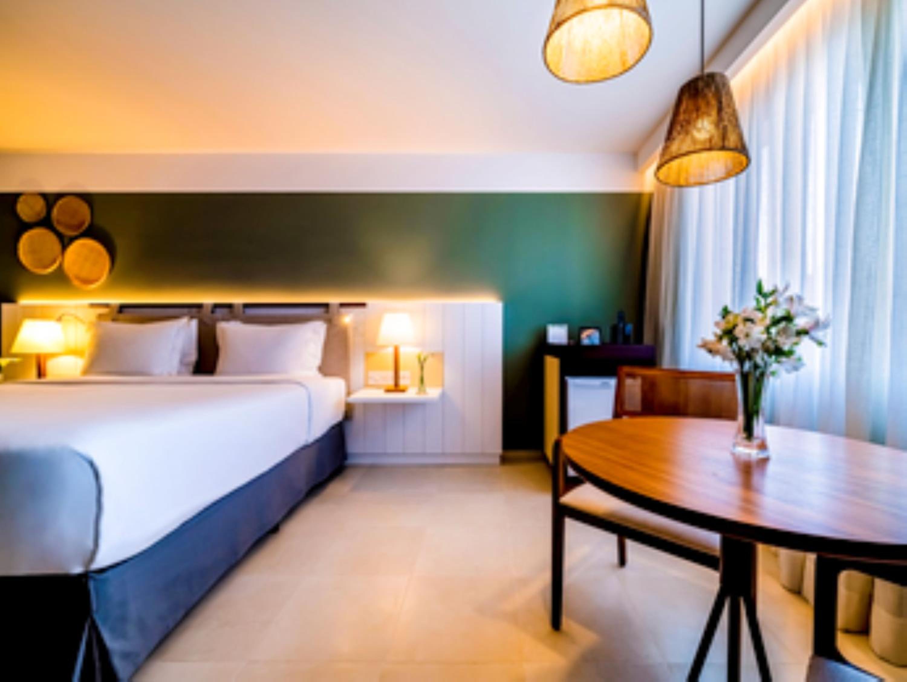 Deluxe City View King Bed Room - Photo 4