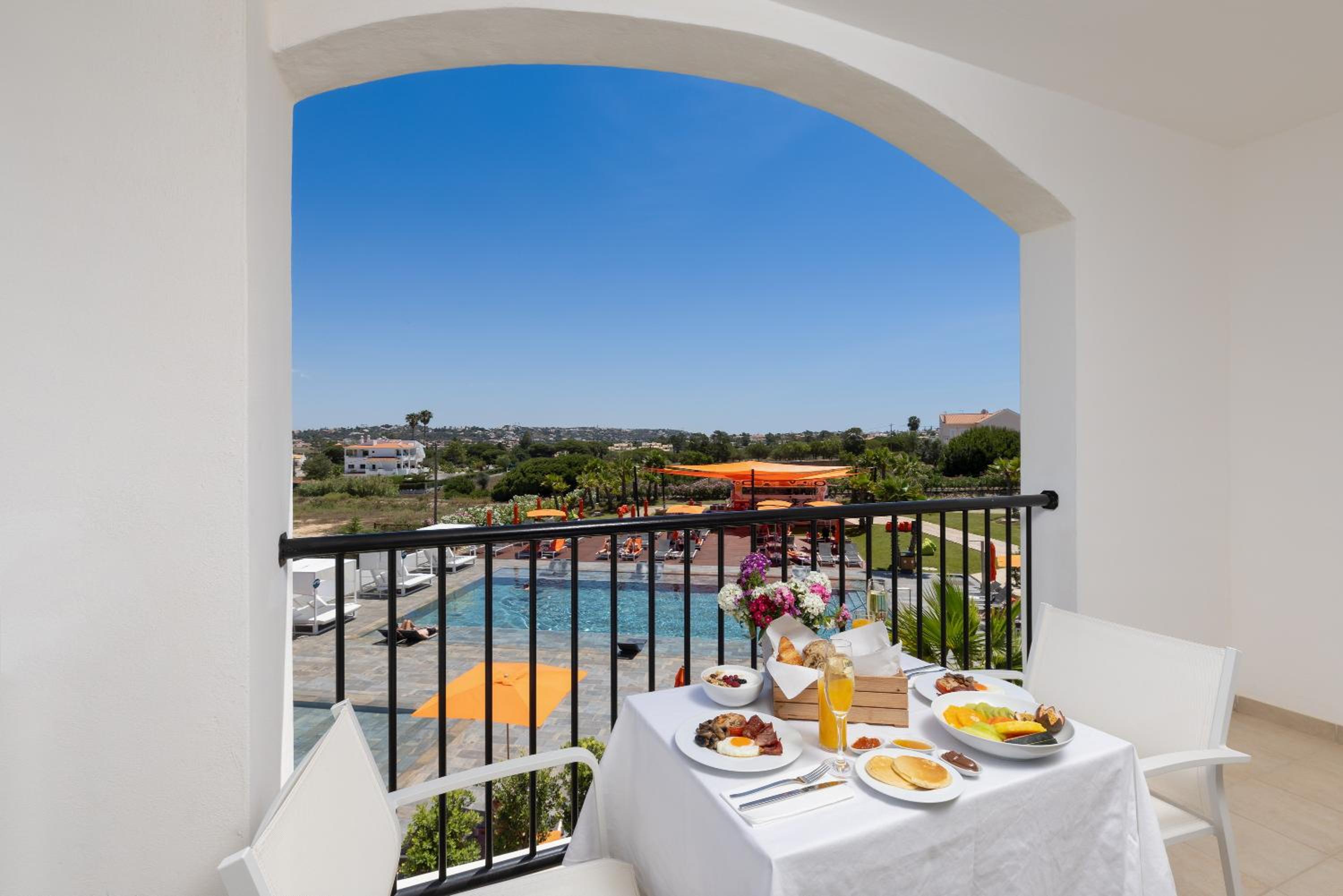Superior Double or Twin Room with Pool View - Photo 7