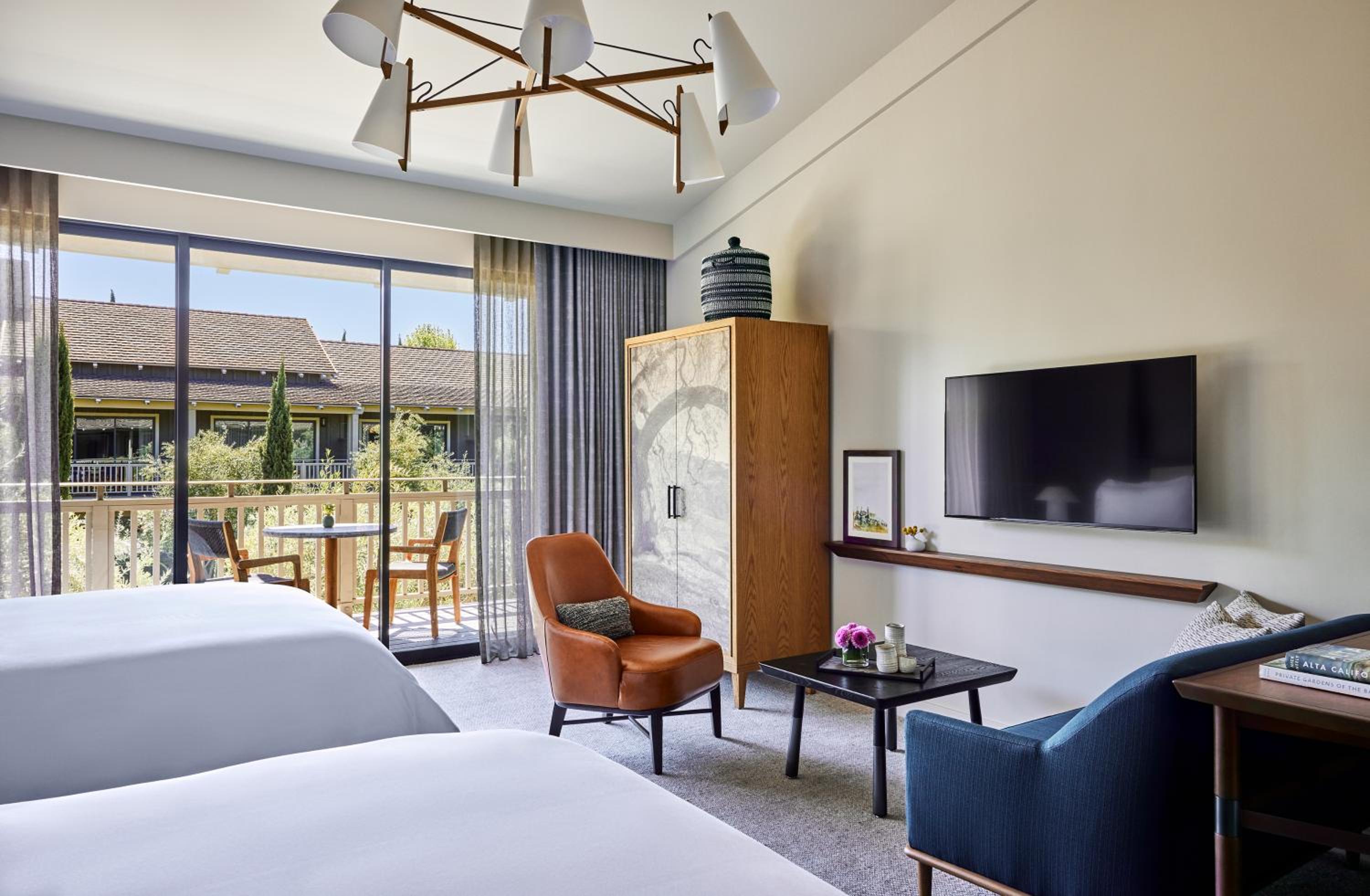 Deluxe Queen Room