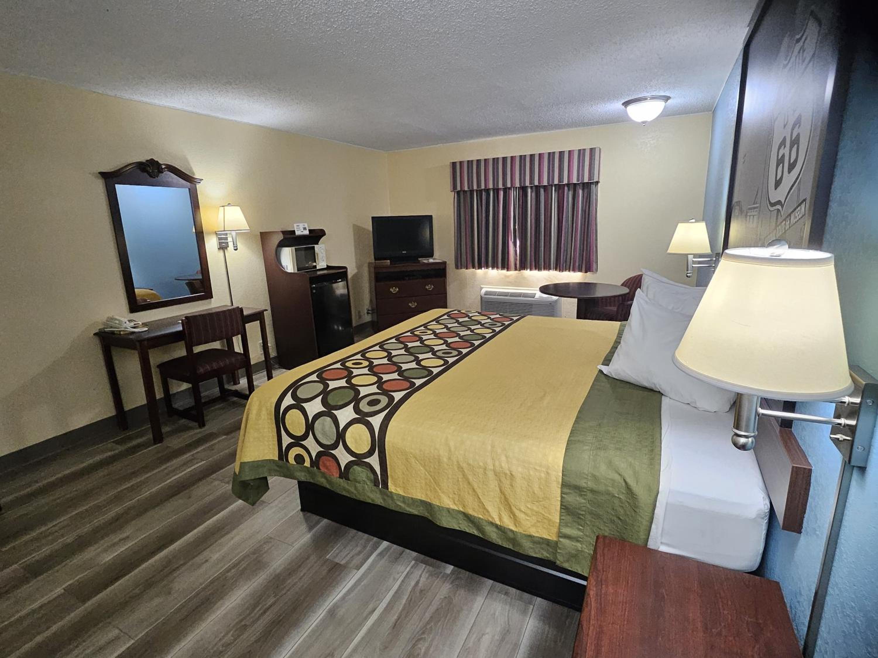 King Room- Non-Smoking - Photo 2