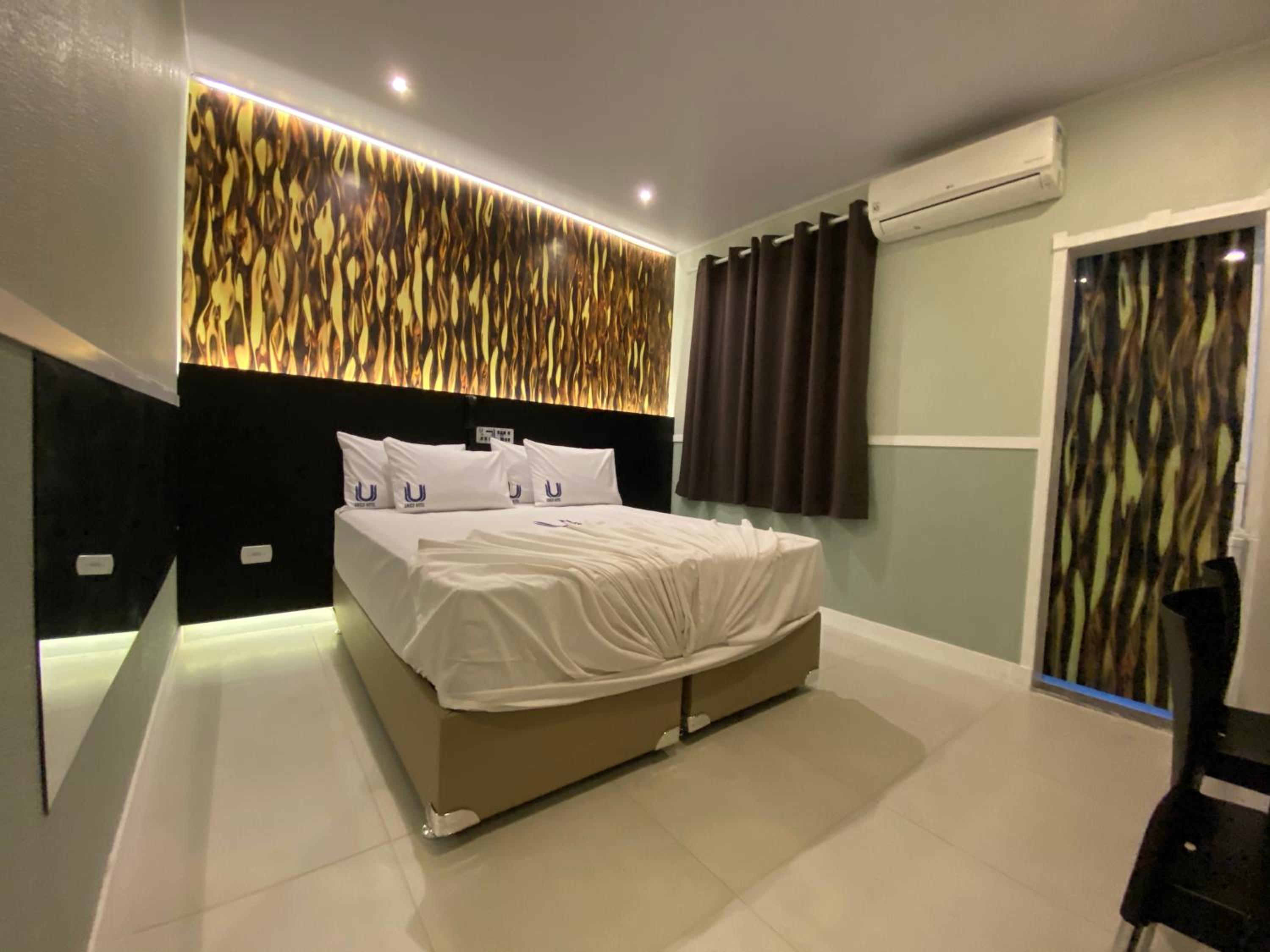 Suite - Photo 8