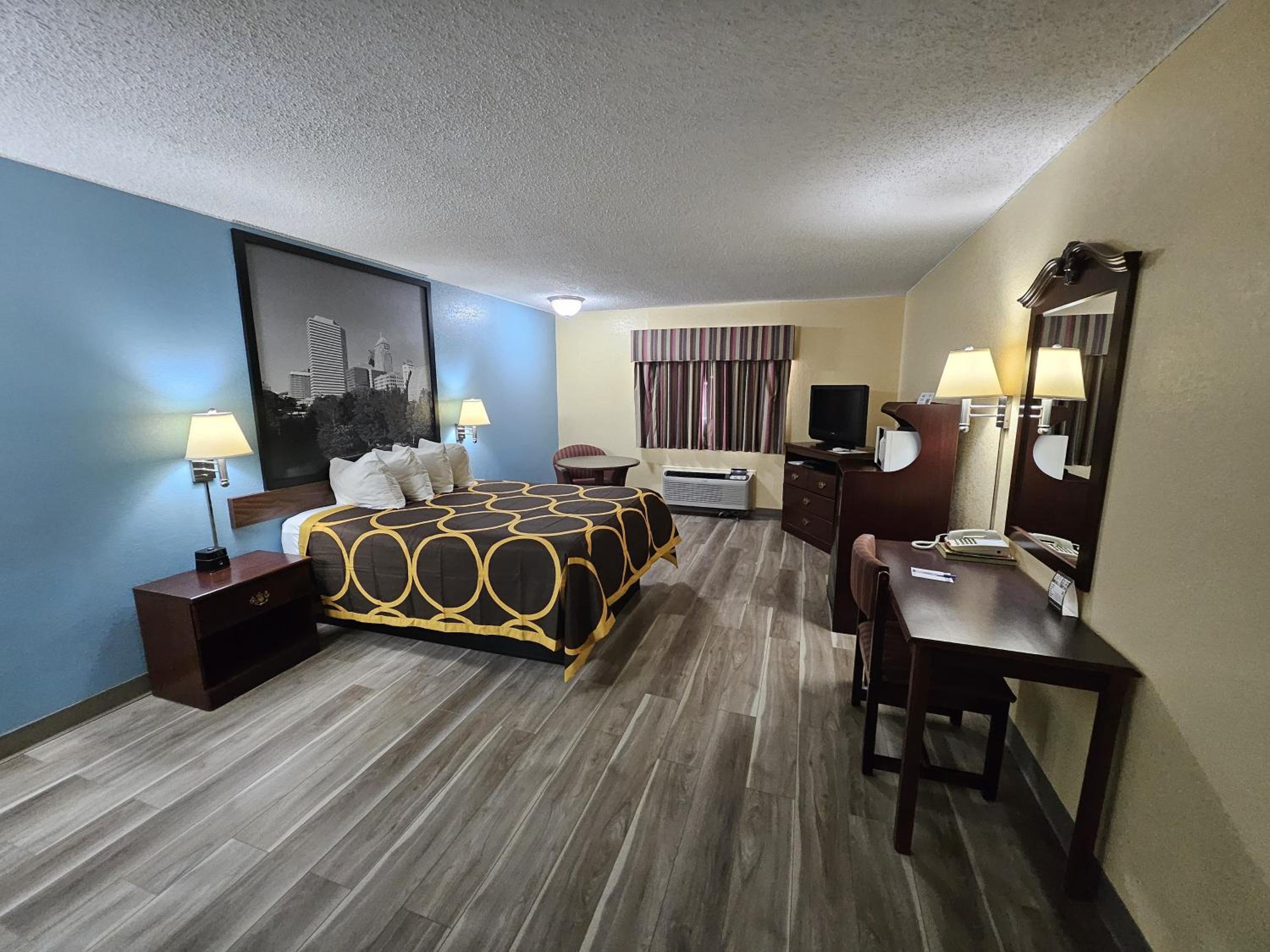 Queen Room - Mobility Access/Non-Smoking - Photo 1