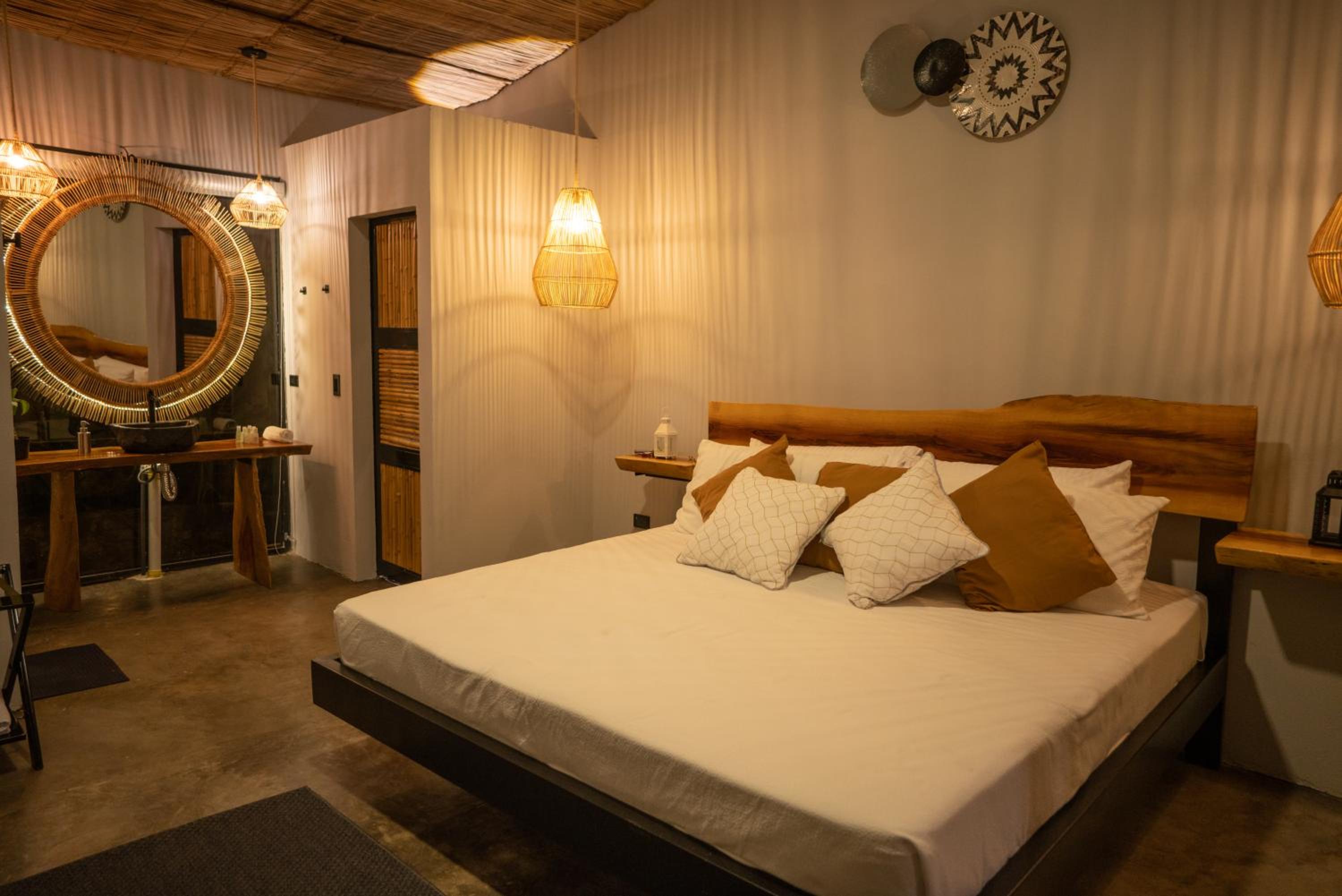 Deluxe King Suite photo 2