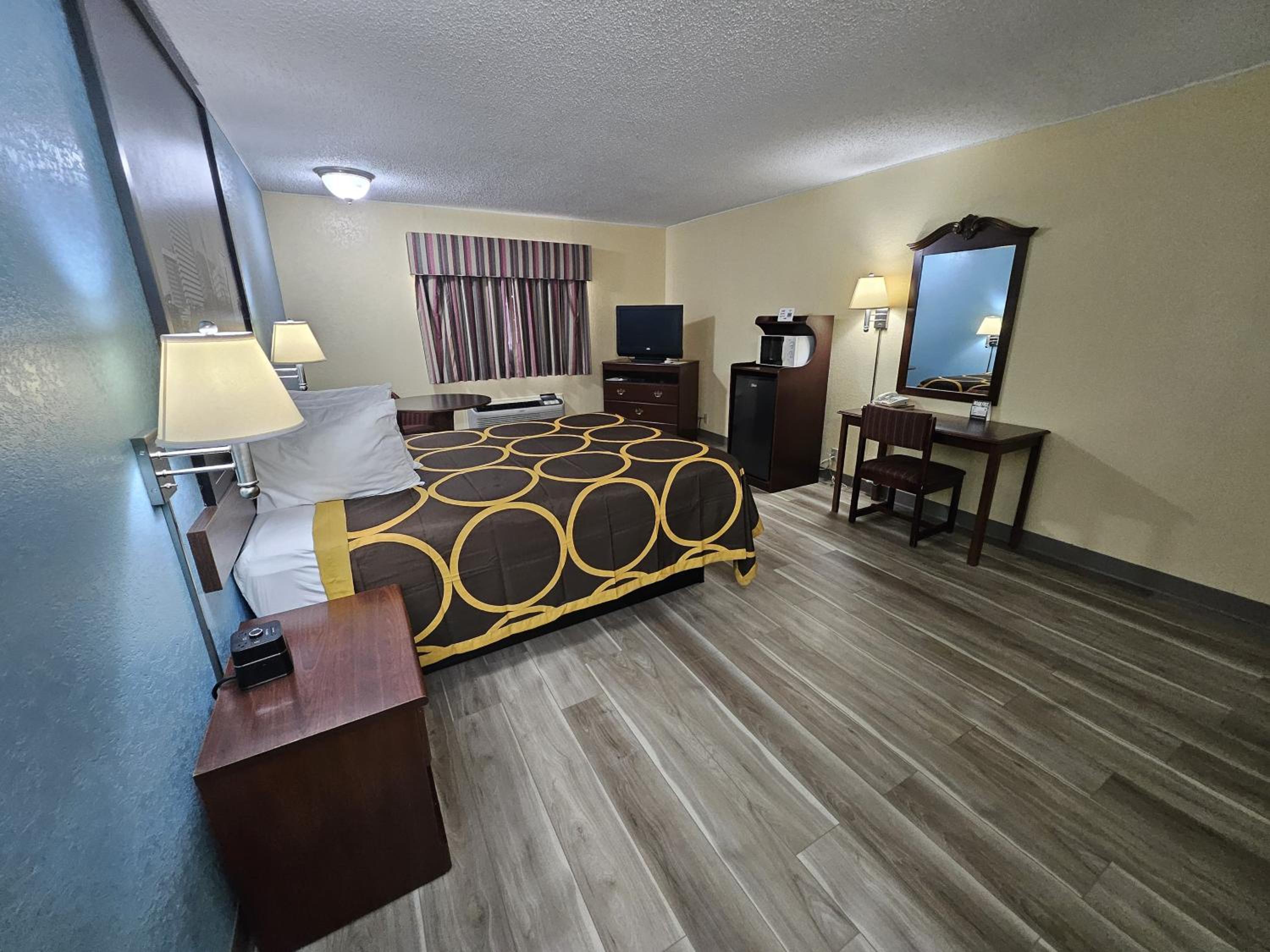 Queen Room - Mobility Access/Non-Smoking - Photo 3
