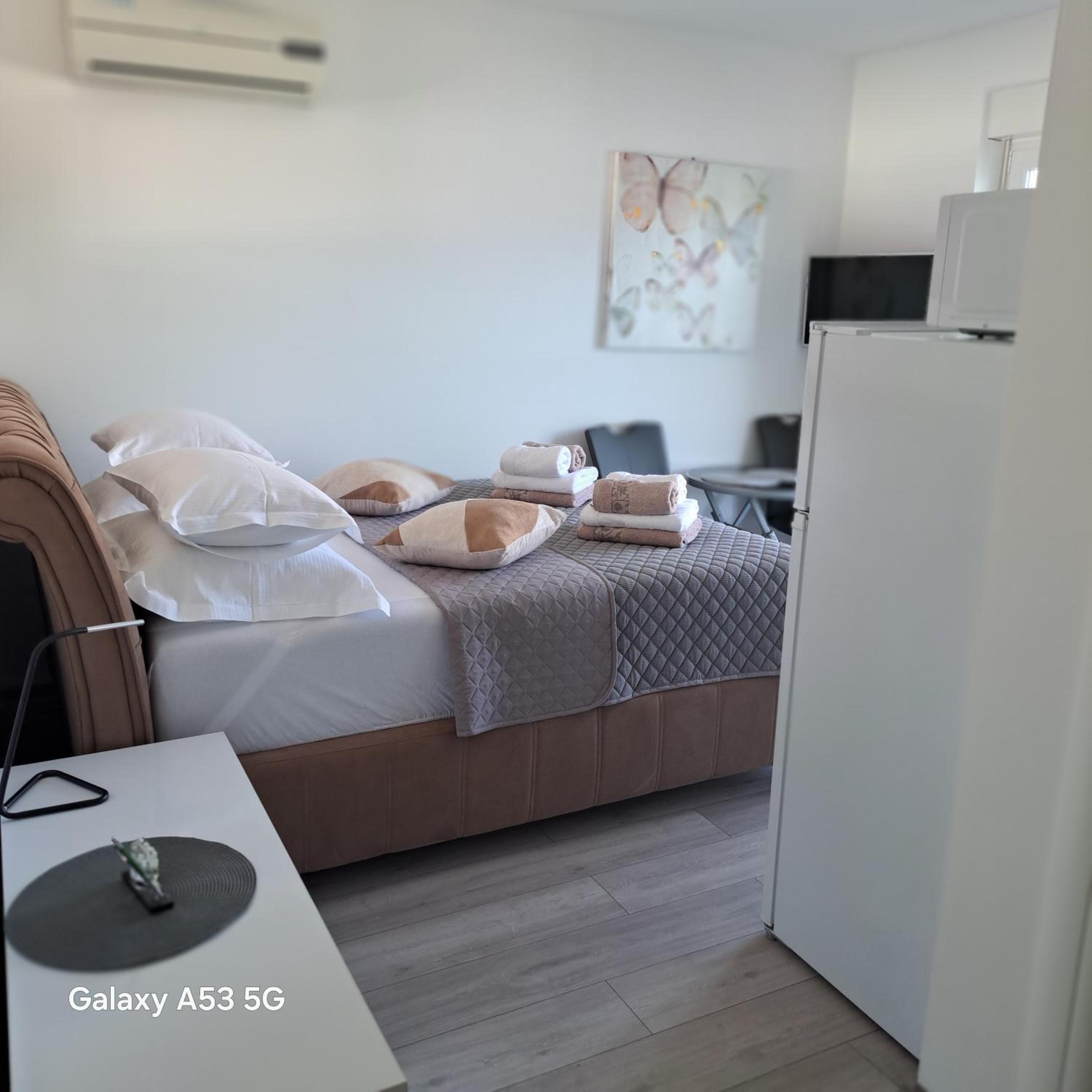 Studio Apartment - Photo 5