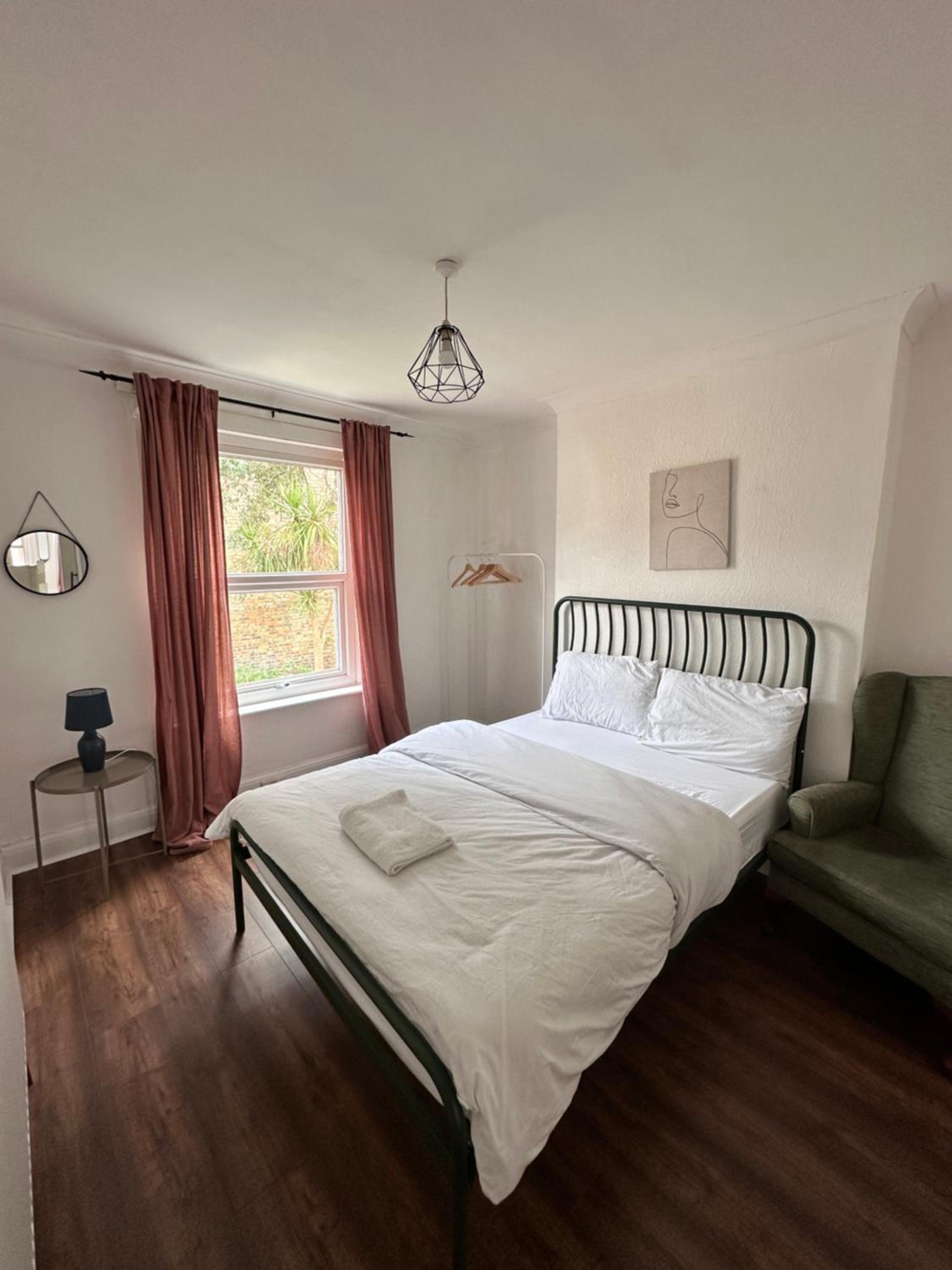 Four-Bedroom House photo 3