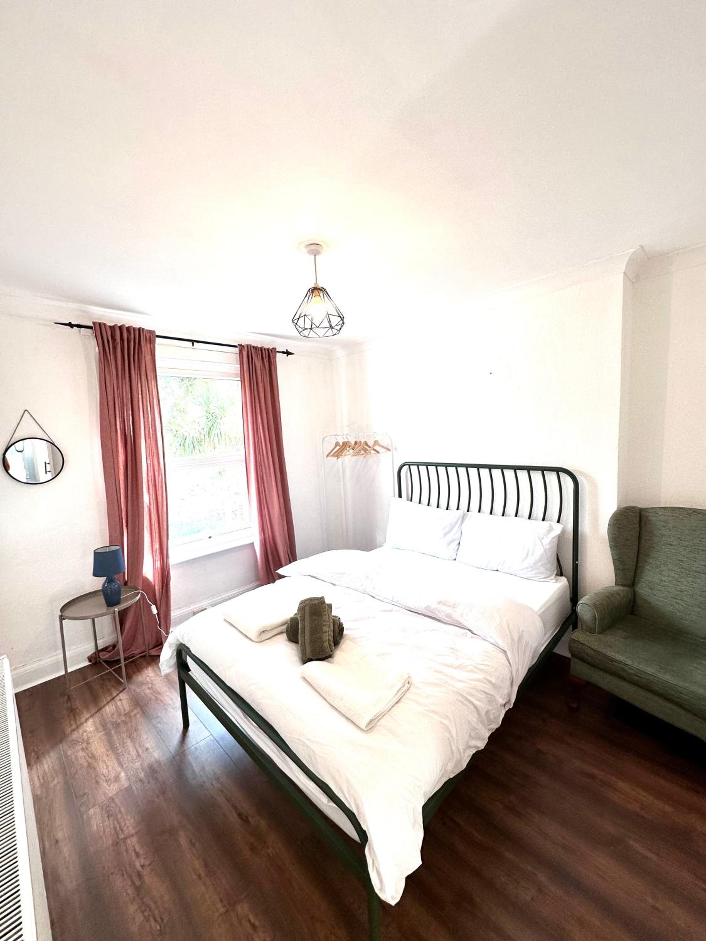Four-Bedroom House photo 3
