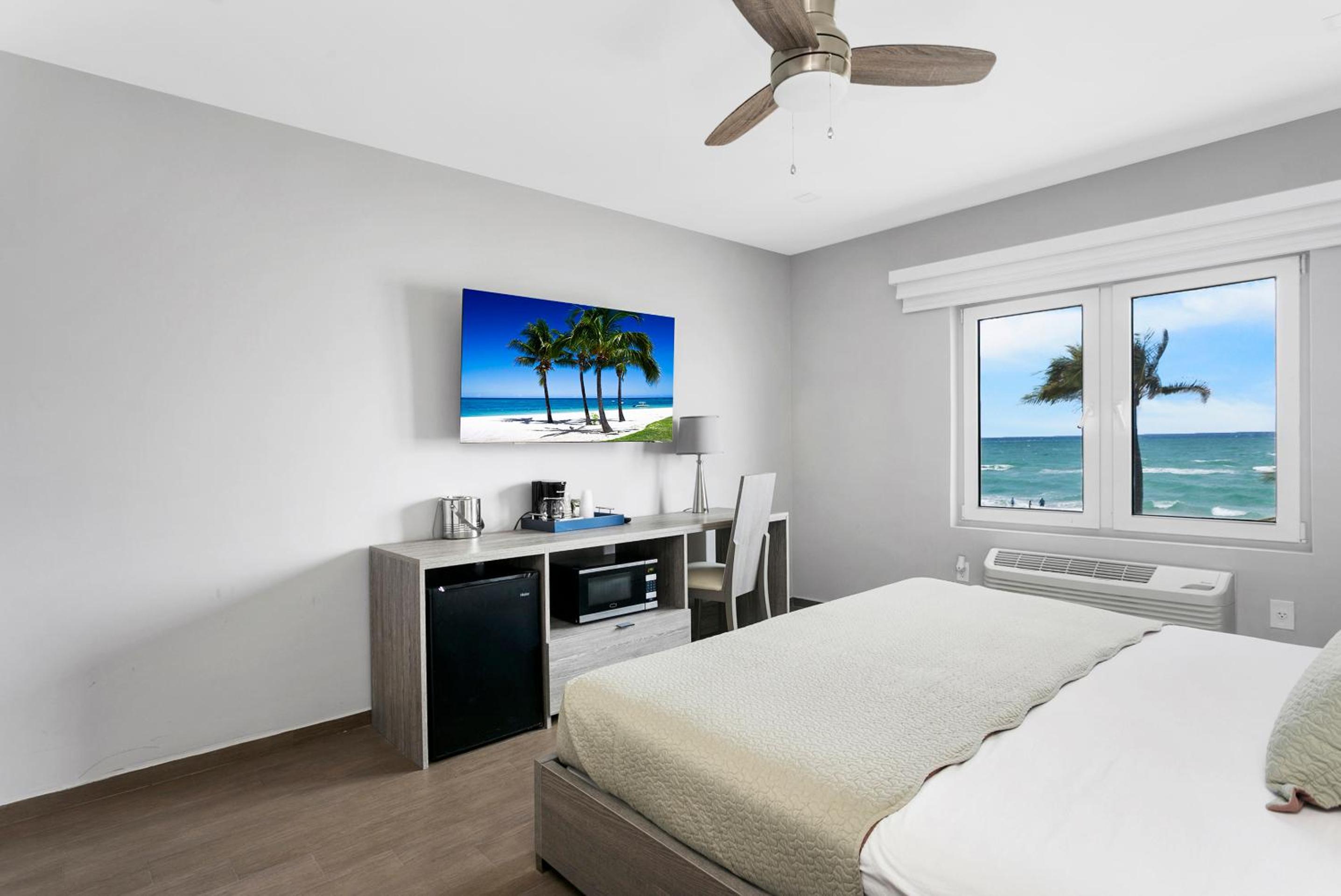 Ocean Front Room with King Bed photo 2