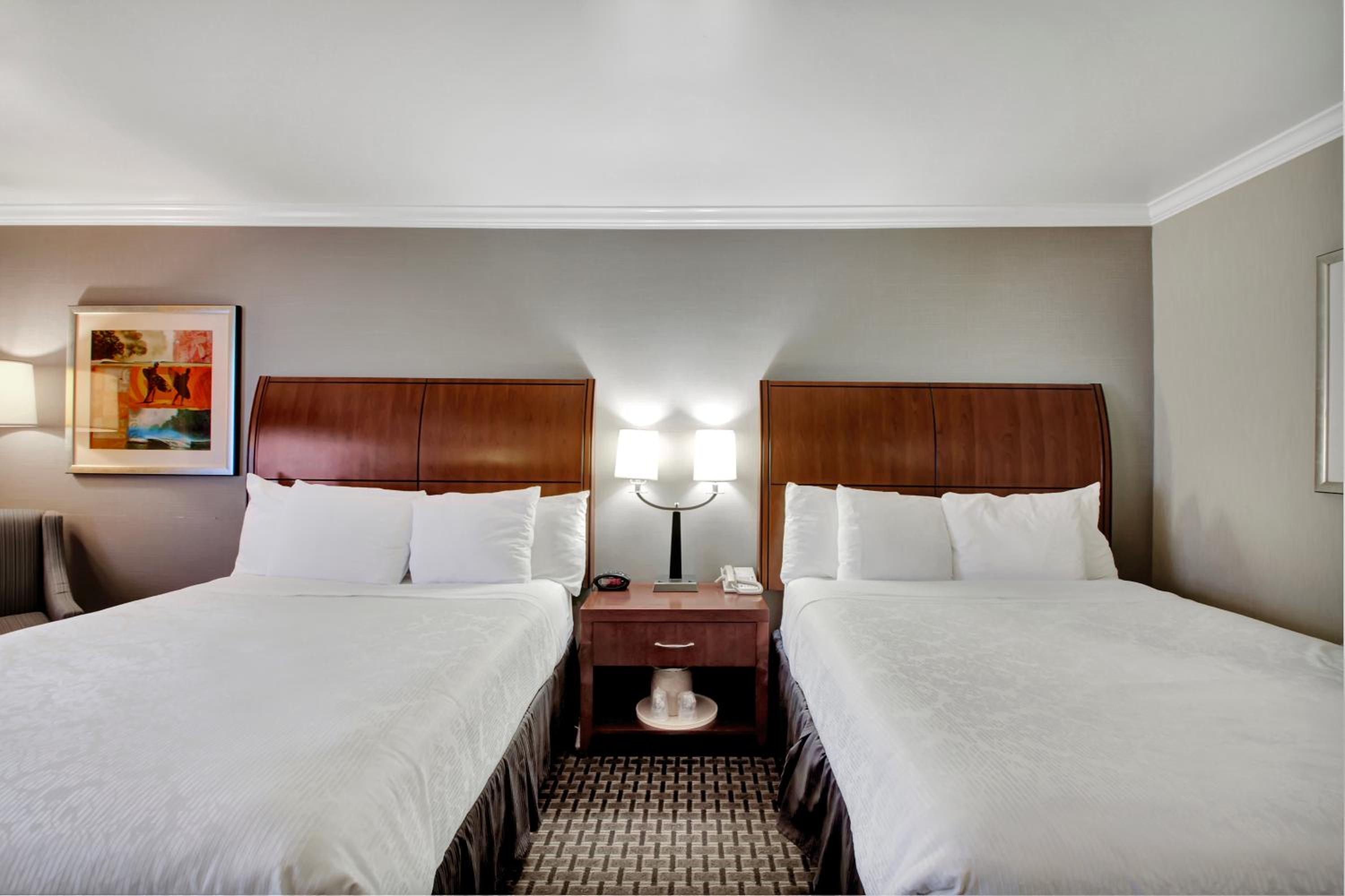 Queen Room with Two Queen Beds - Non-Smoking - Photo 2