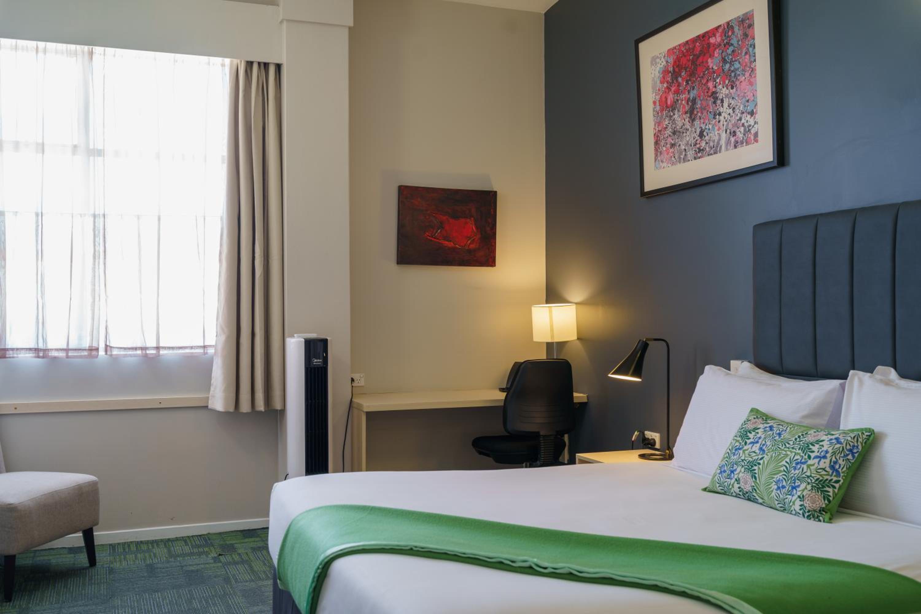 Standard Queen Room - Photo 10