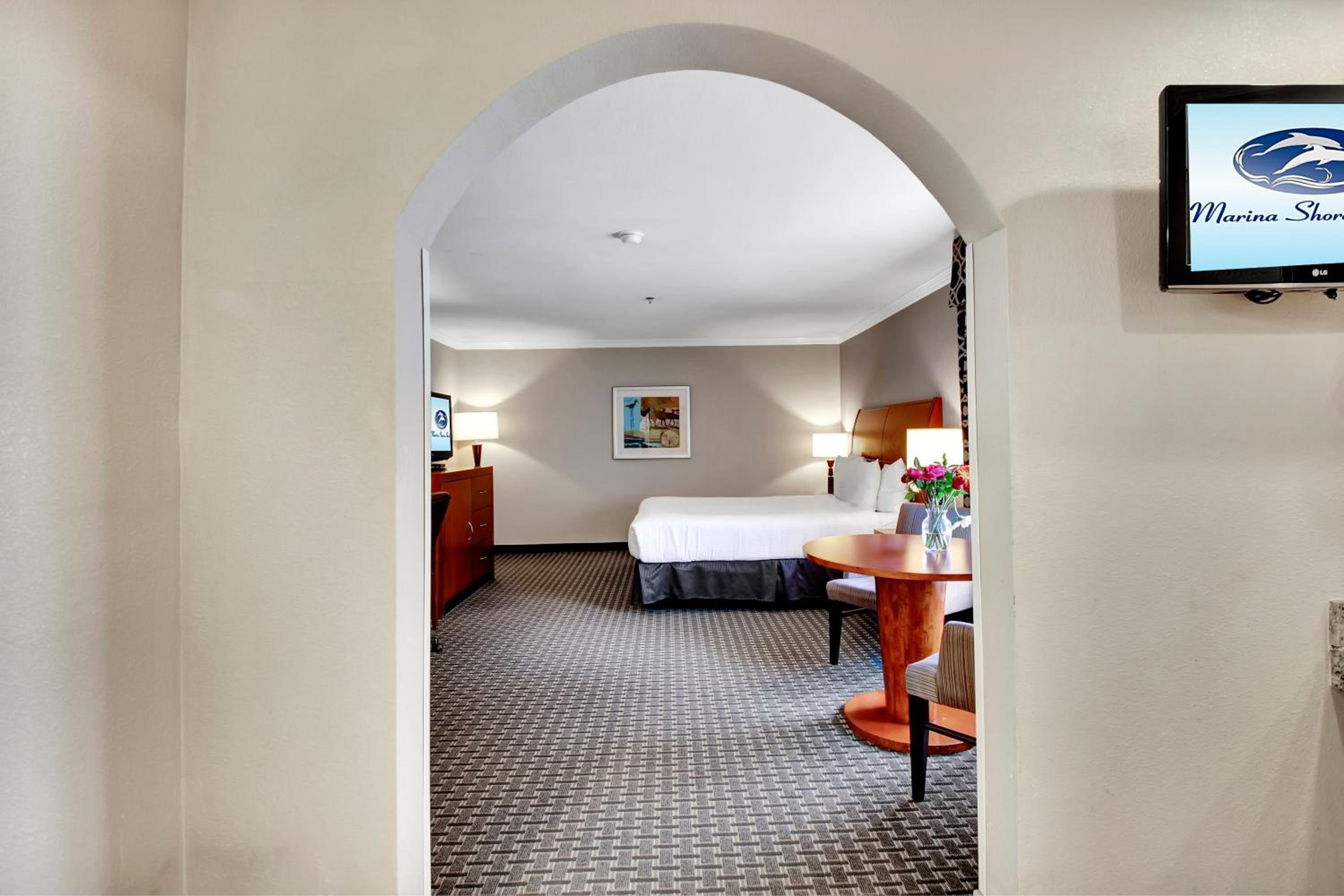 King Suite with Spa Bath - Non-Smoking - Photo 3