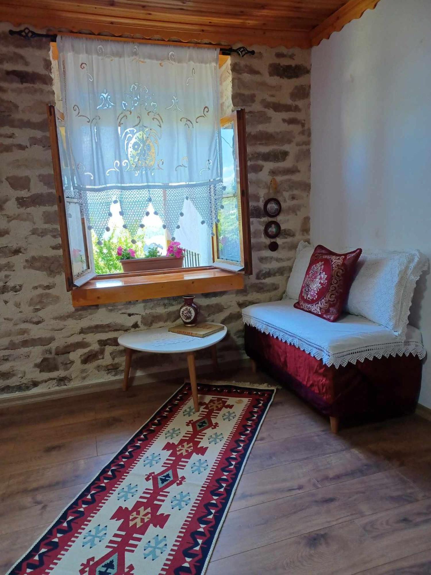 Deluxe Double Room (2 Adults + 1 Child) photo 3