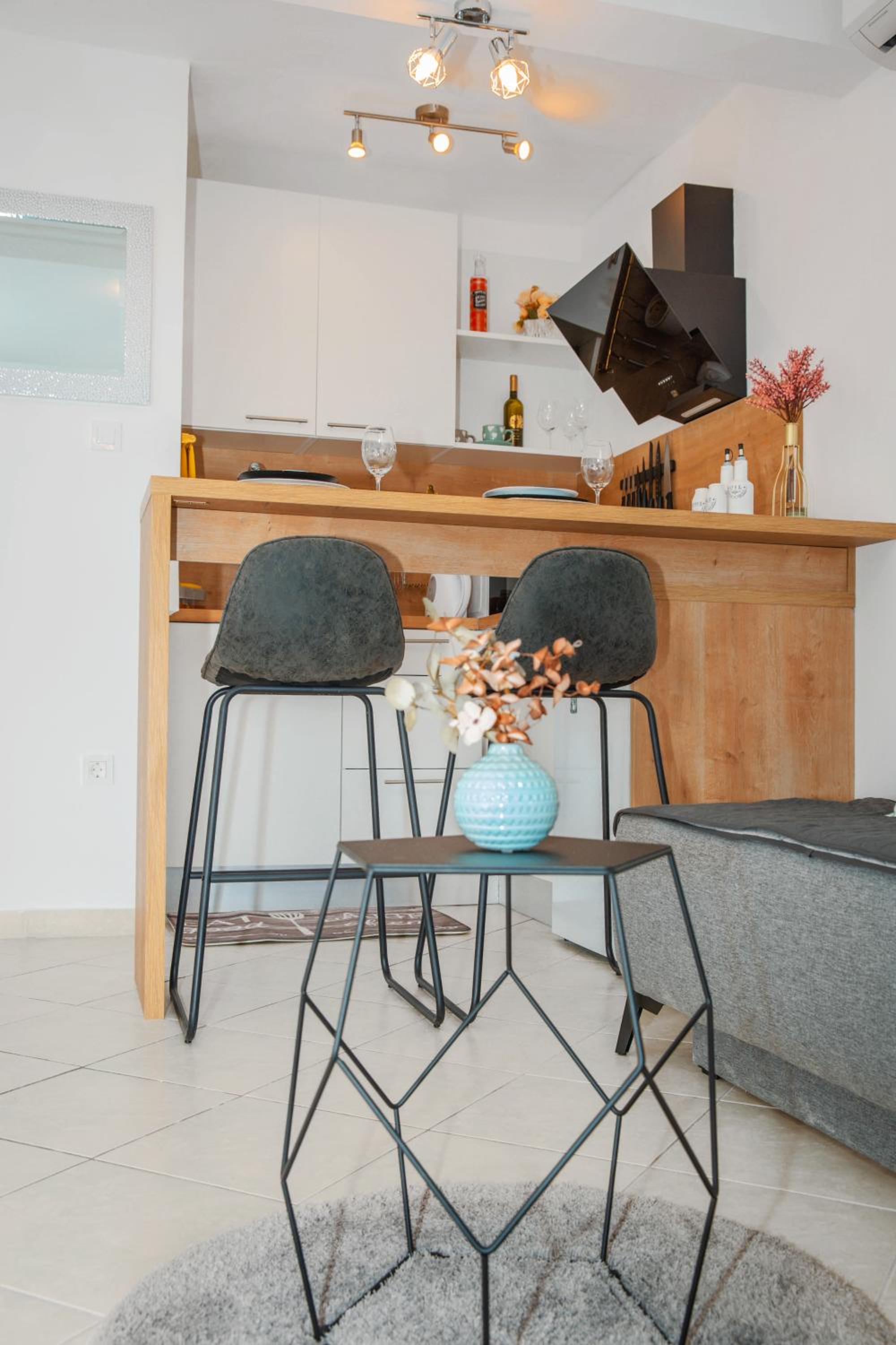One-Bedroom Apartment photo 2