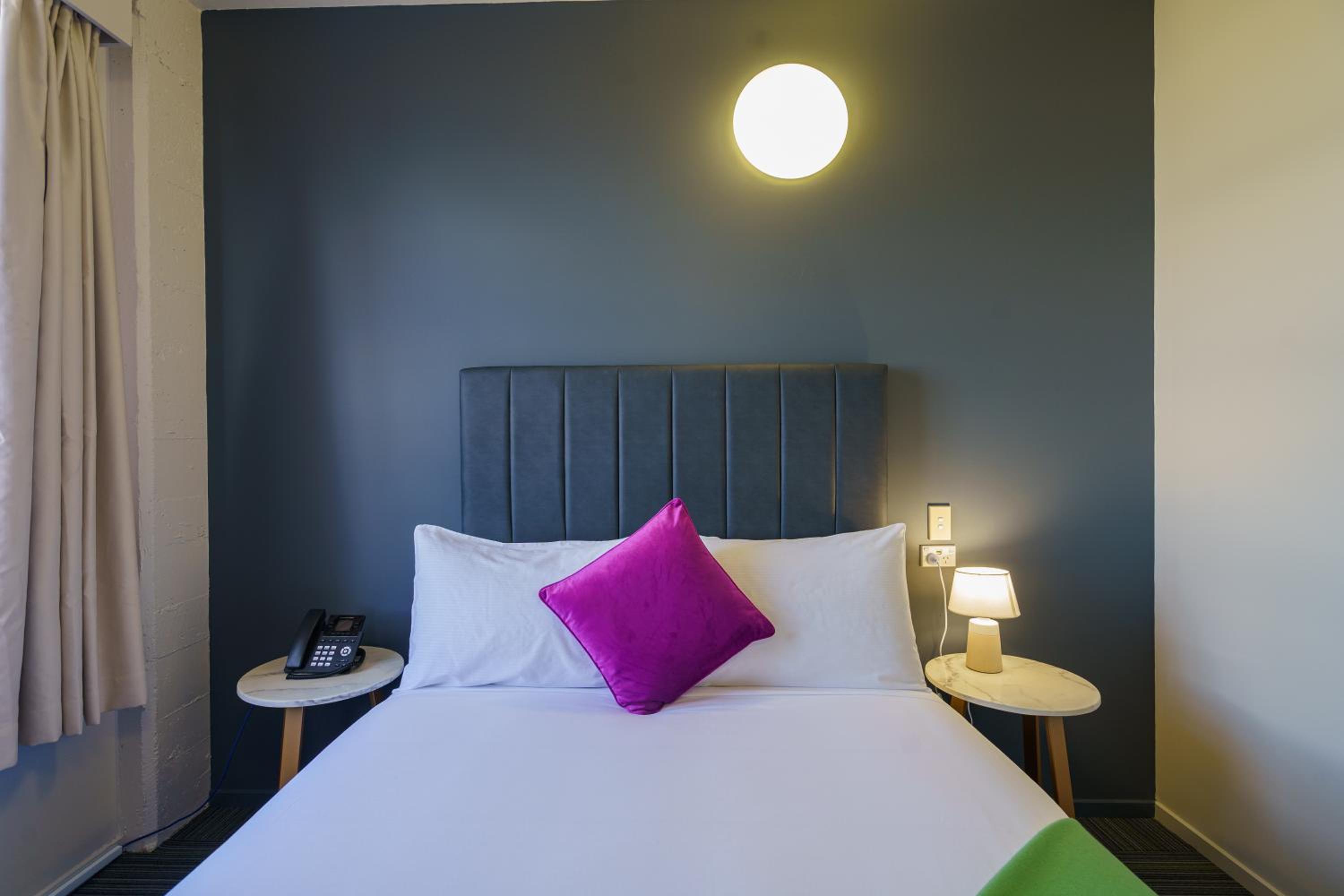 Apartment with Queen Bed - Photo 11