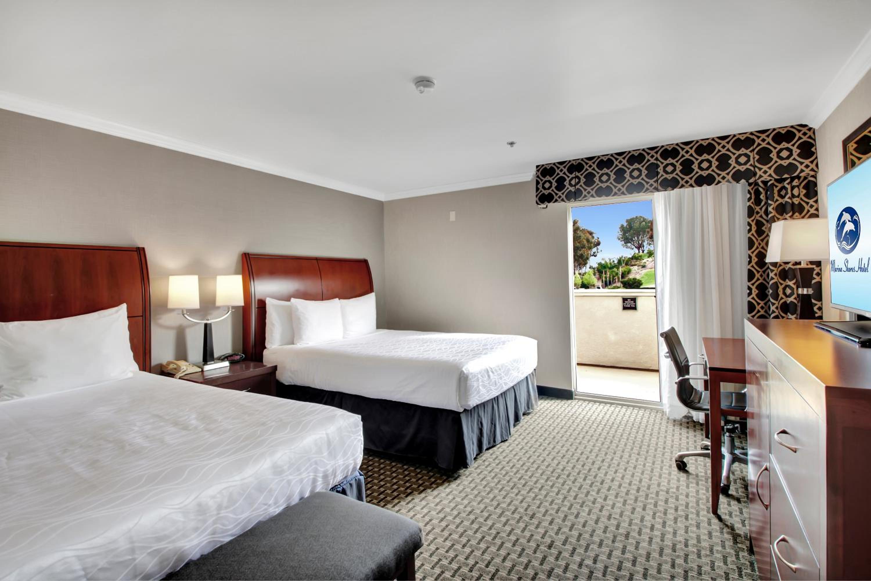 Queen Suite with Two Queen Beds and Sofa Bed - Balcony/Non-Smoking photo 1