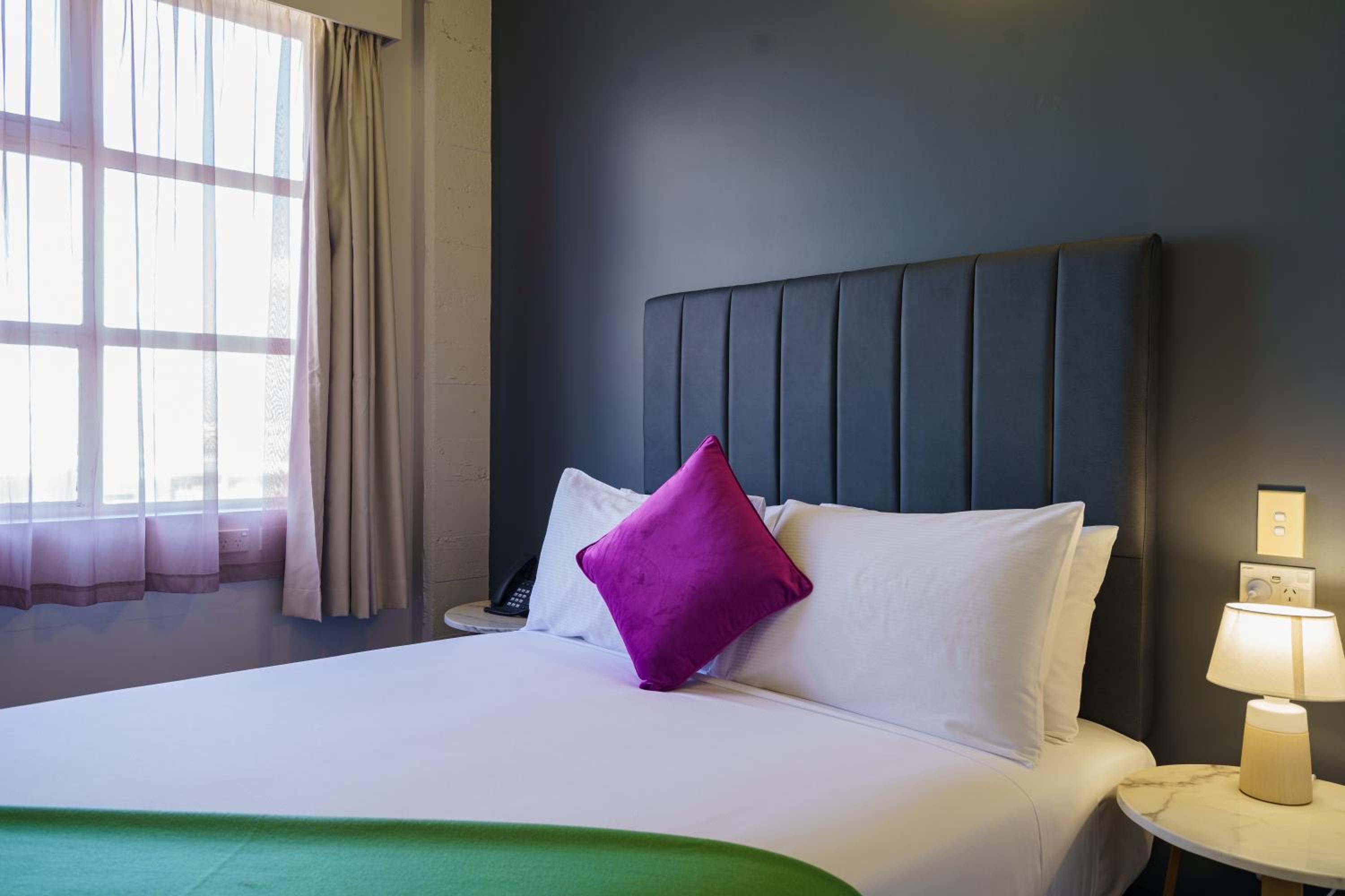 Apartment with Queen Bed - Photo 8