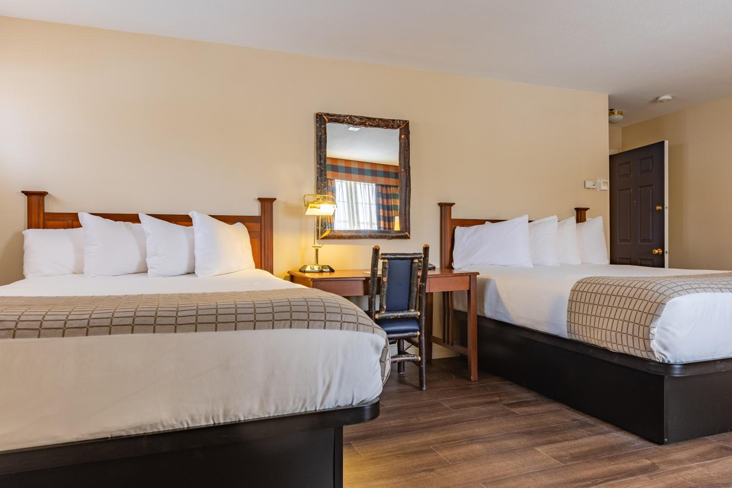Double Room with Lake View - Photo 9