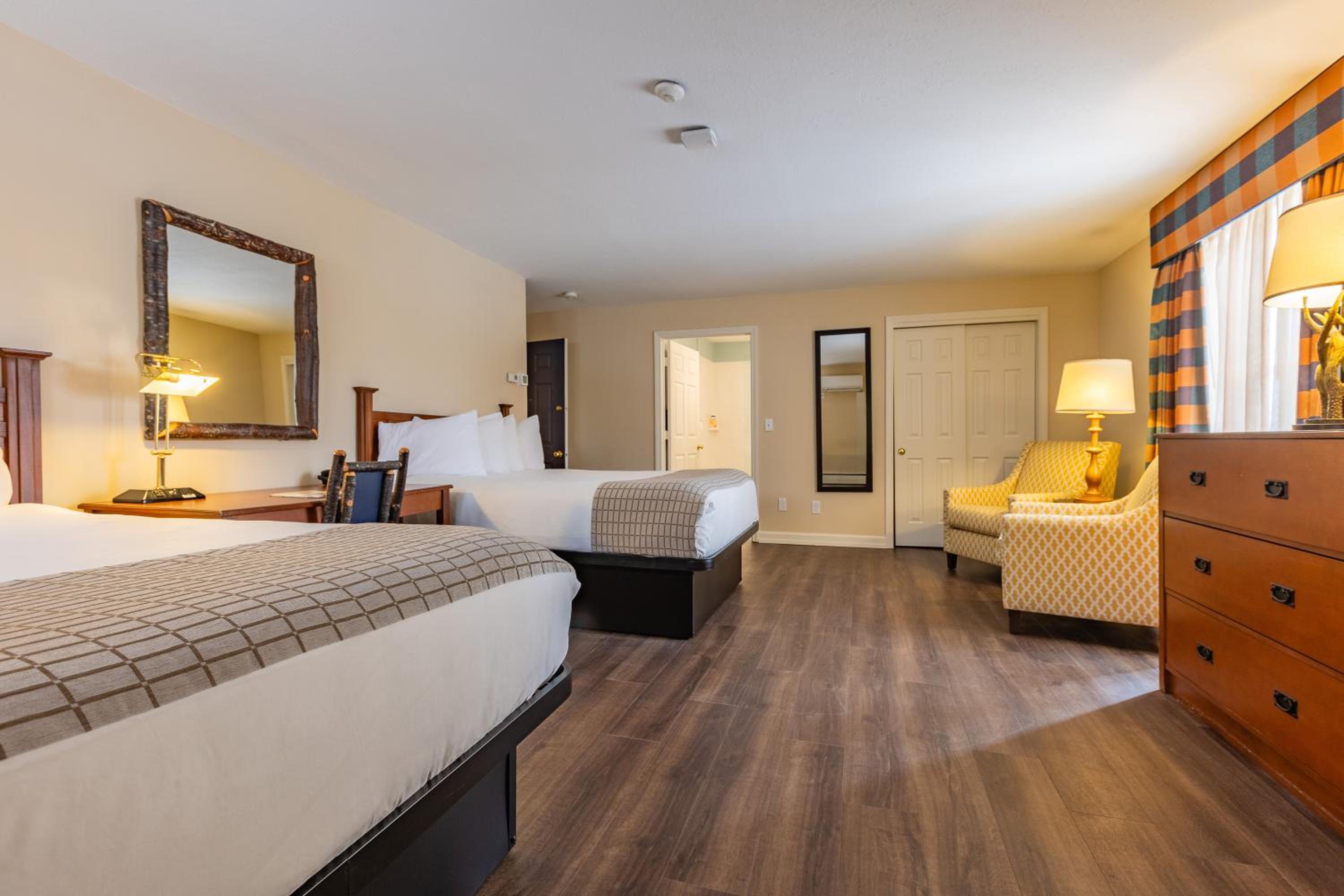 Double Room with Lake View - Photo 10