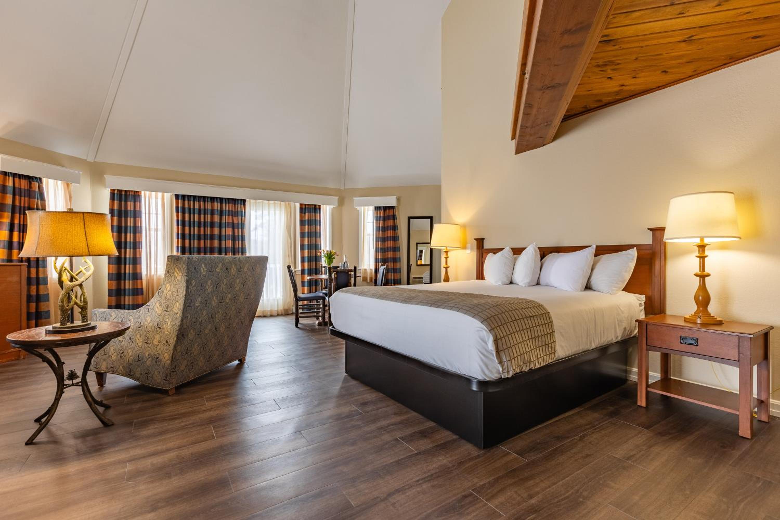 Superior Suite - Photo 3