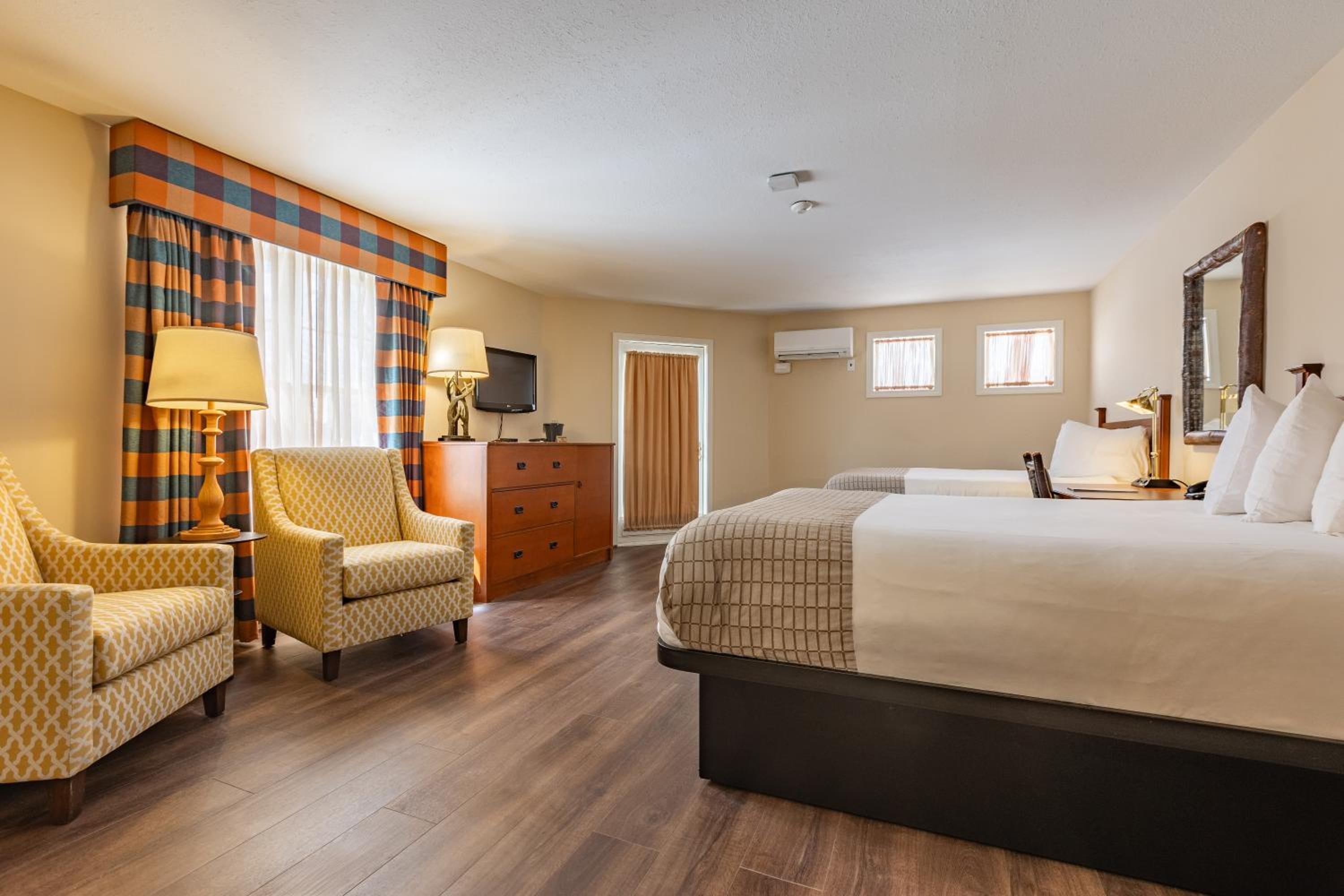 Double Room with Lake View - Photo 3