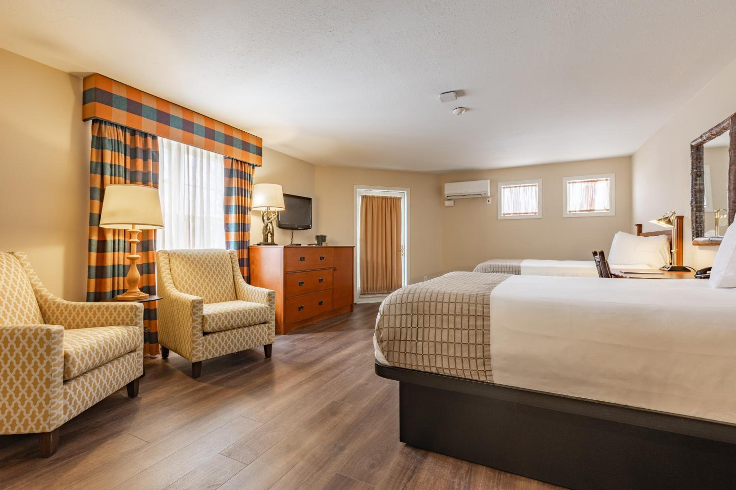 Double Room with Lake View - Photo 8