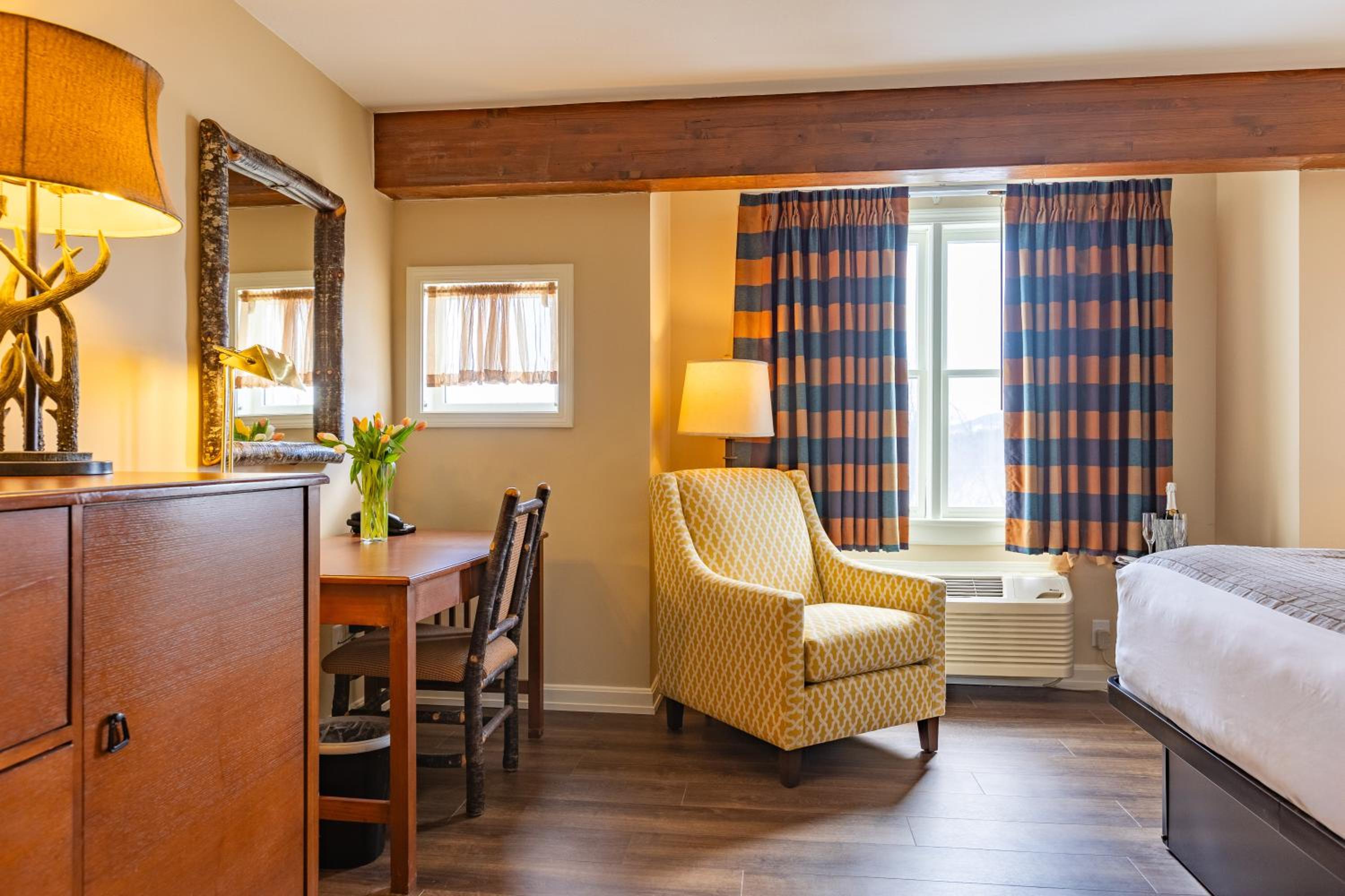 Superior King Room - Photo 9