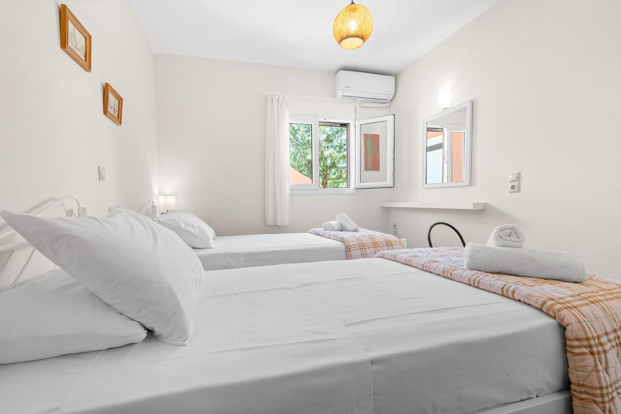 Superior One-Bedroom Apartment (4 Adults) - Photo 7