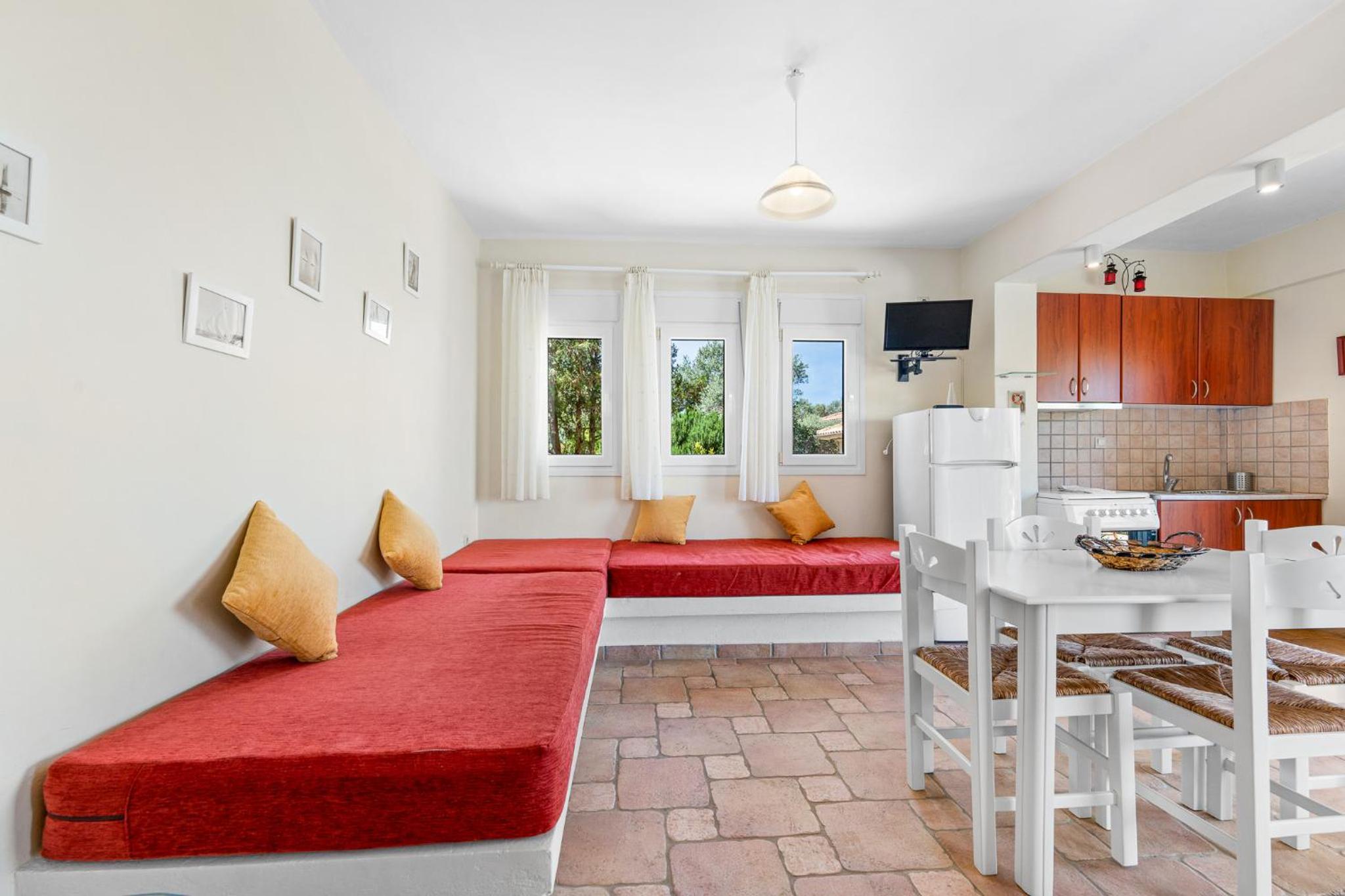 Superior One-Bedroom Apartment (4 Adults)