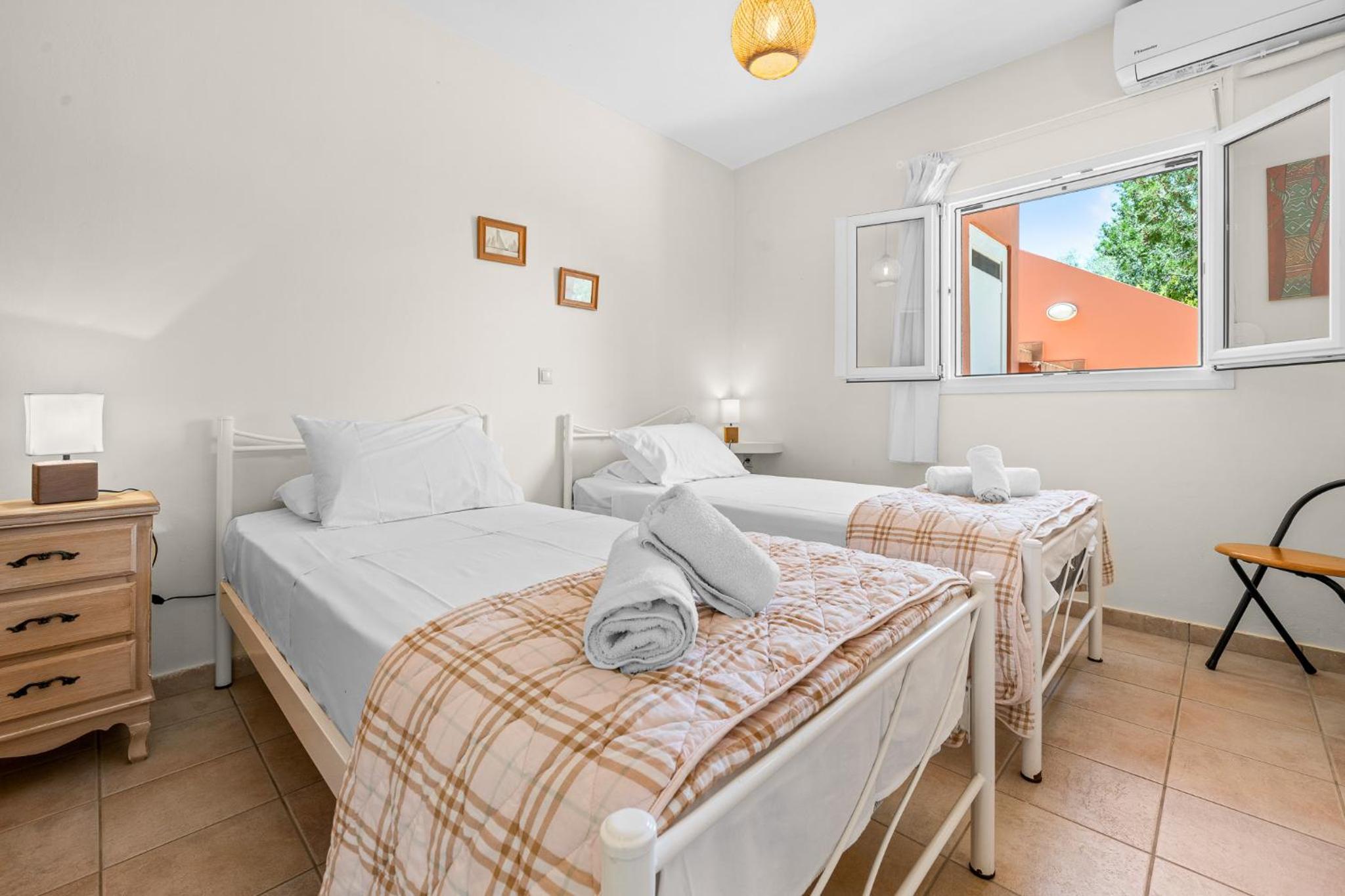 Superior One-Bedroom Apartment (4 Adults) - Photo 2