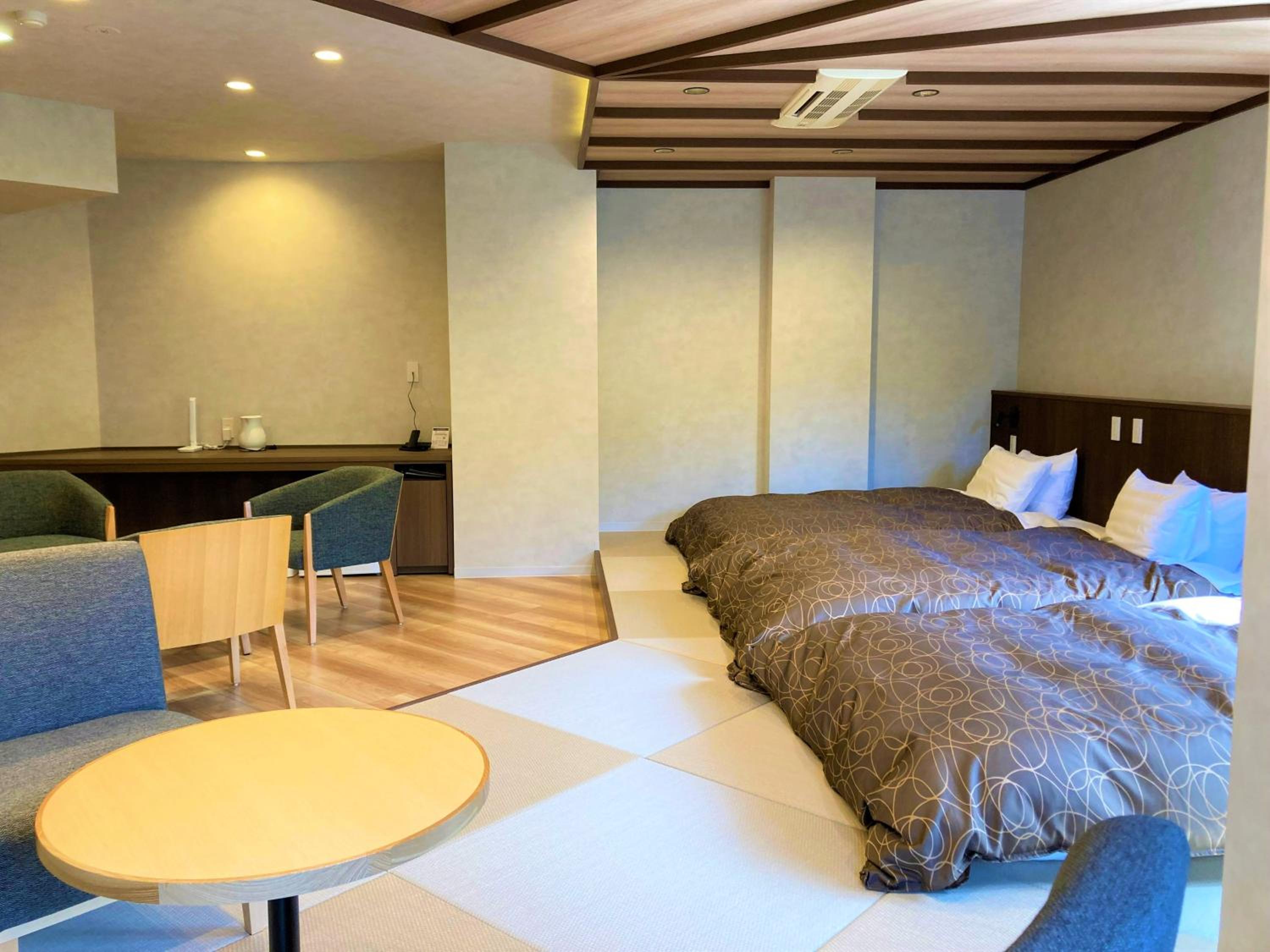 Suite with Hot Tub photo 3