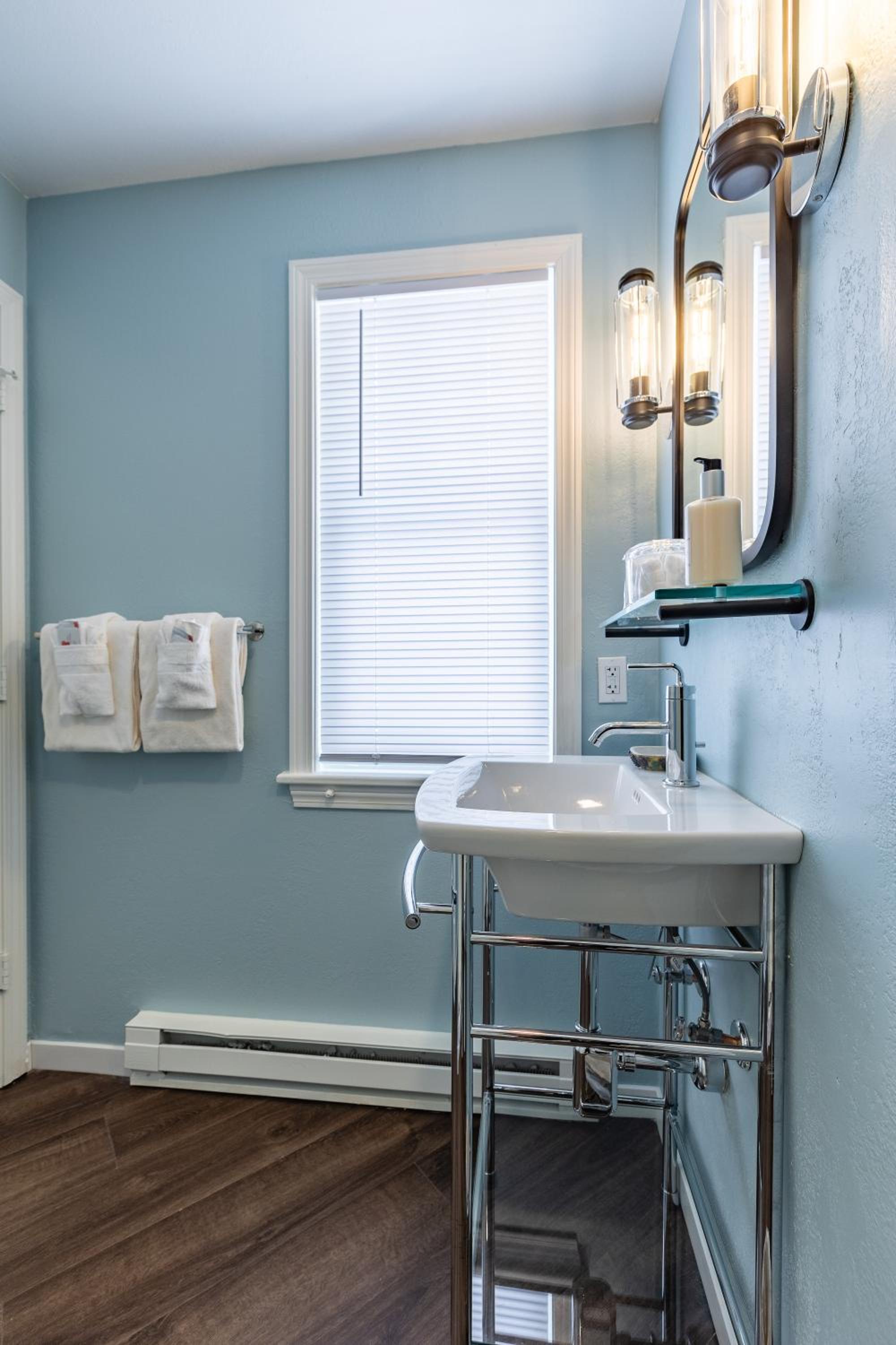Superior Suite - Photo 8