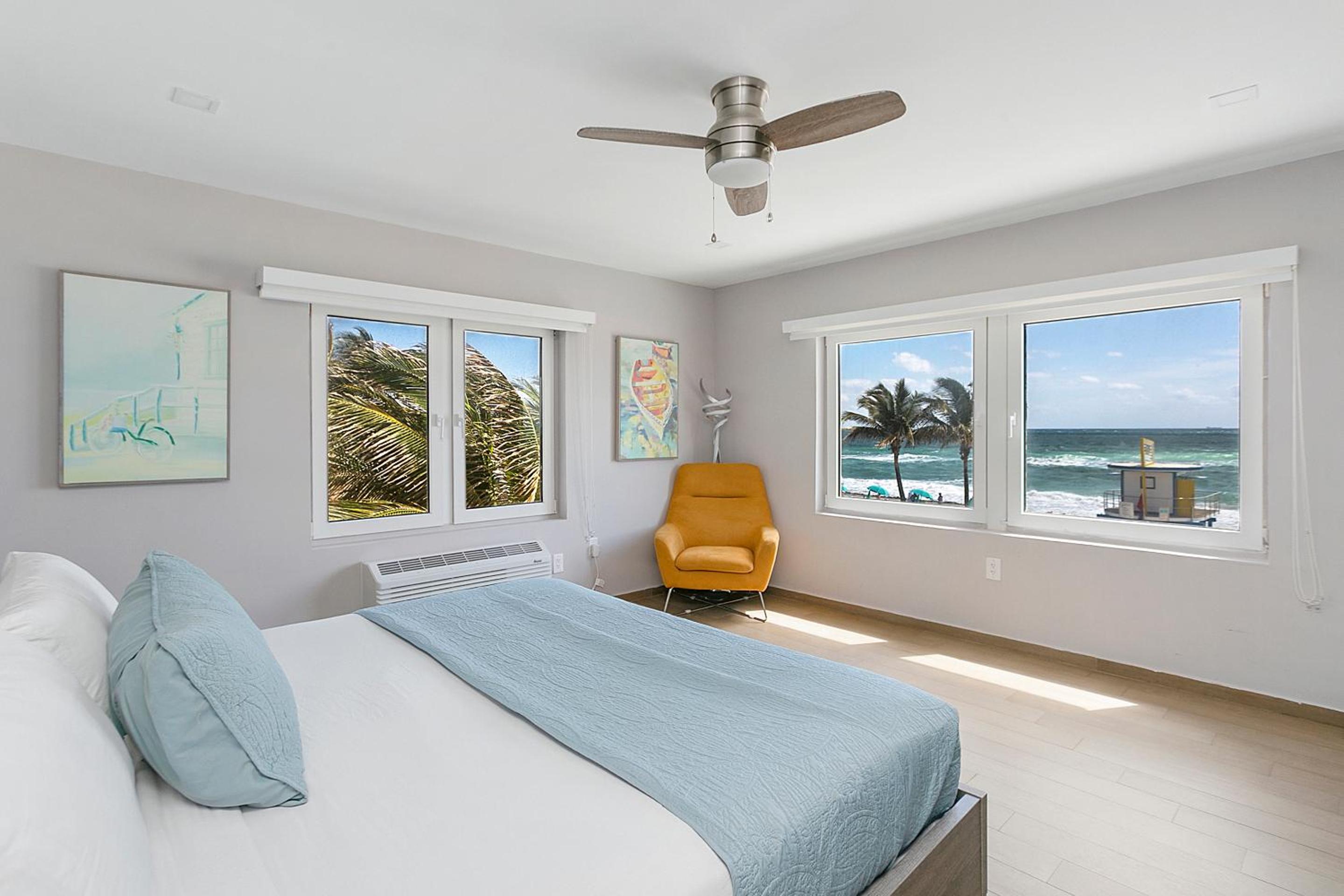Ocean Front Deluxe Room with King Bed photo 2