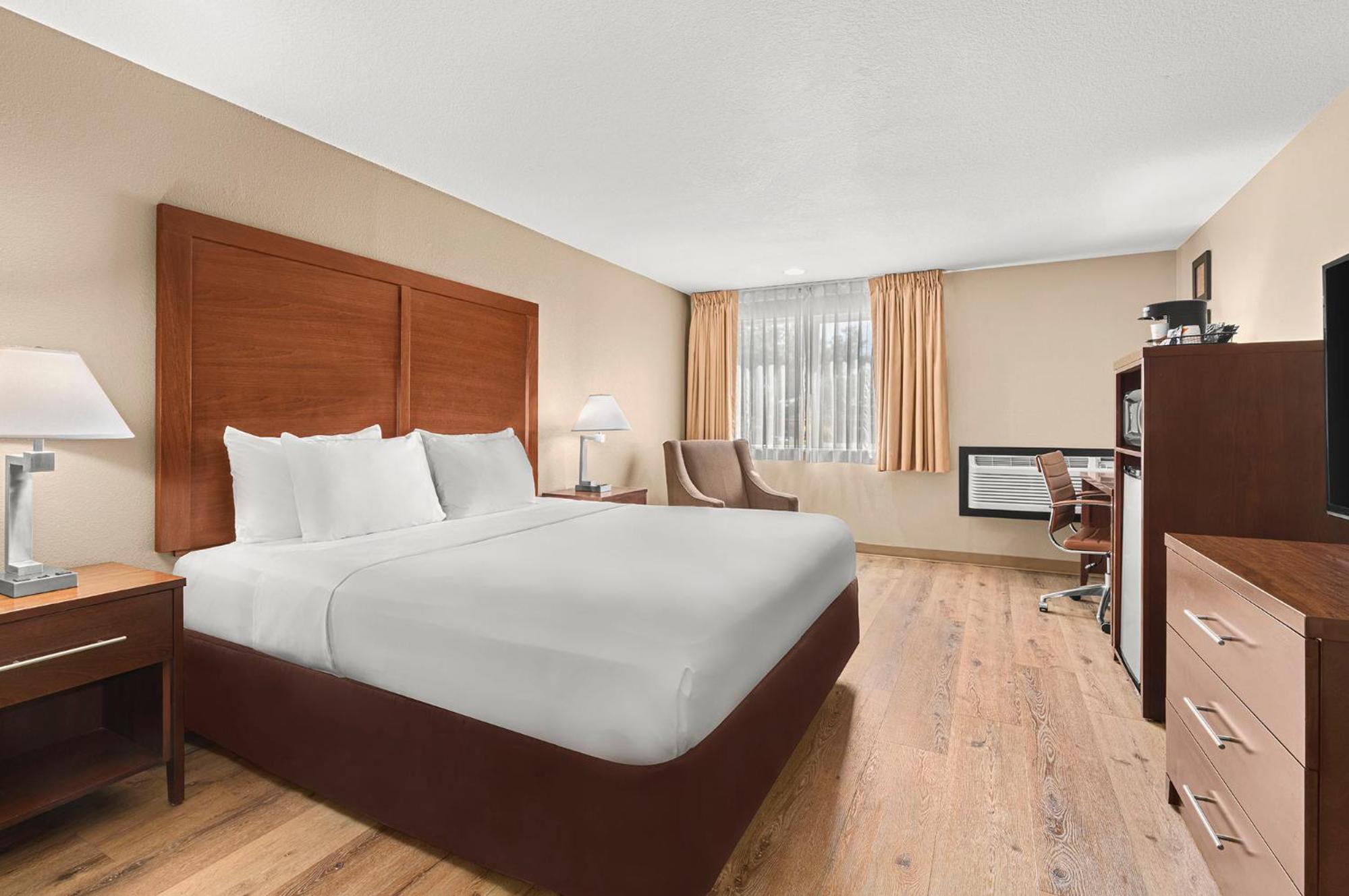 Standard King Room - Photo 4