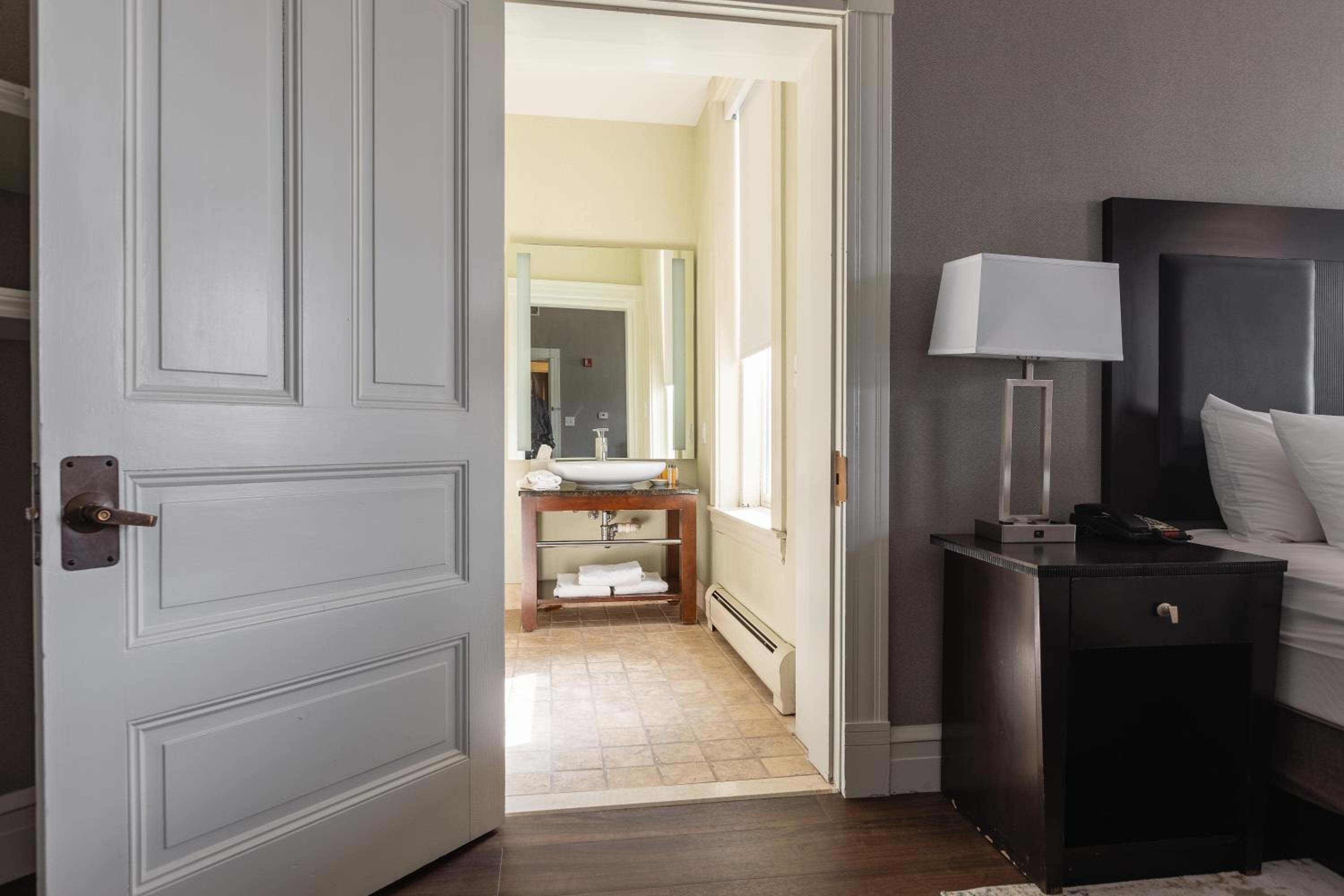 Superior King Room - Photo 10