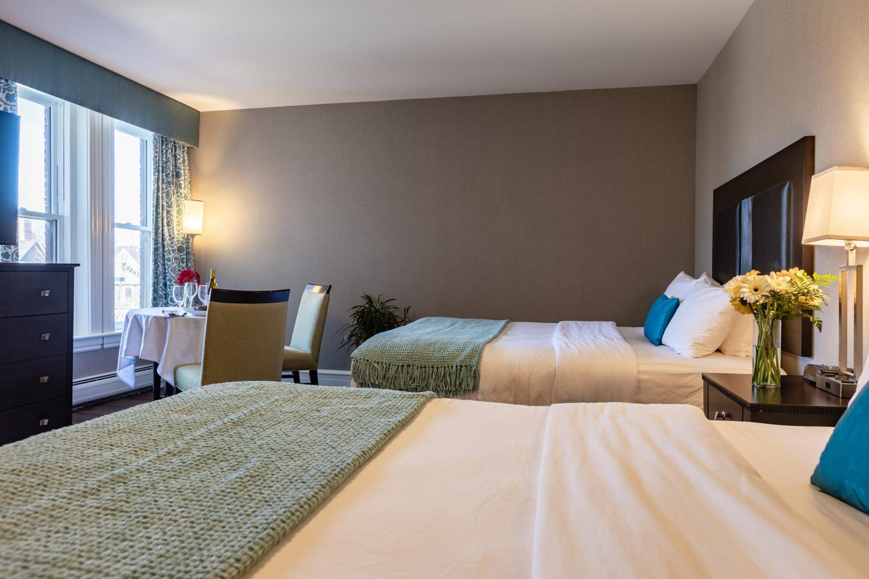 Superior Double Queen Room - Photo 6